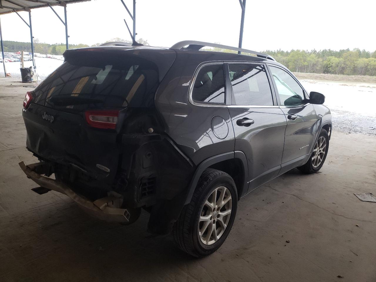 Photo 4 from auction – 2015 JEEP CHEROKEE L with VIN 1C4PJLCB1FW683052