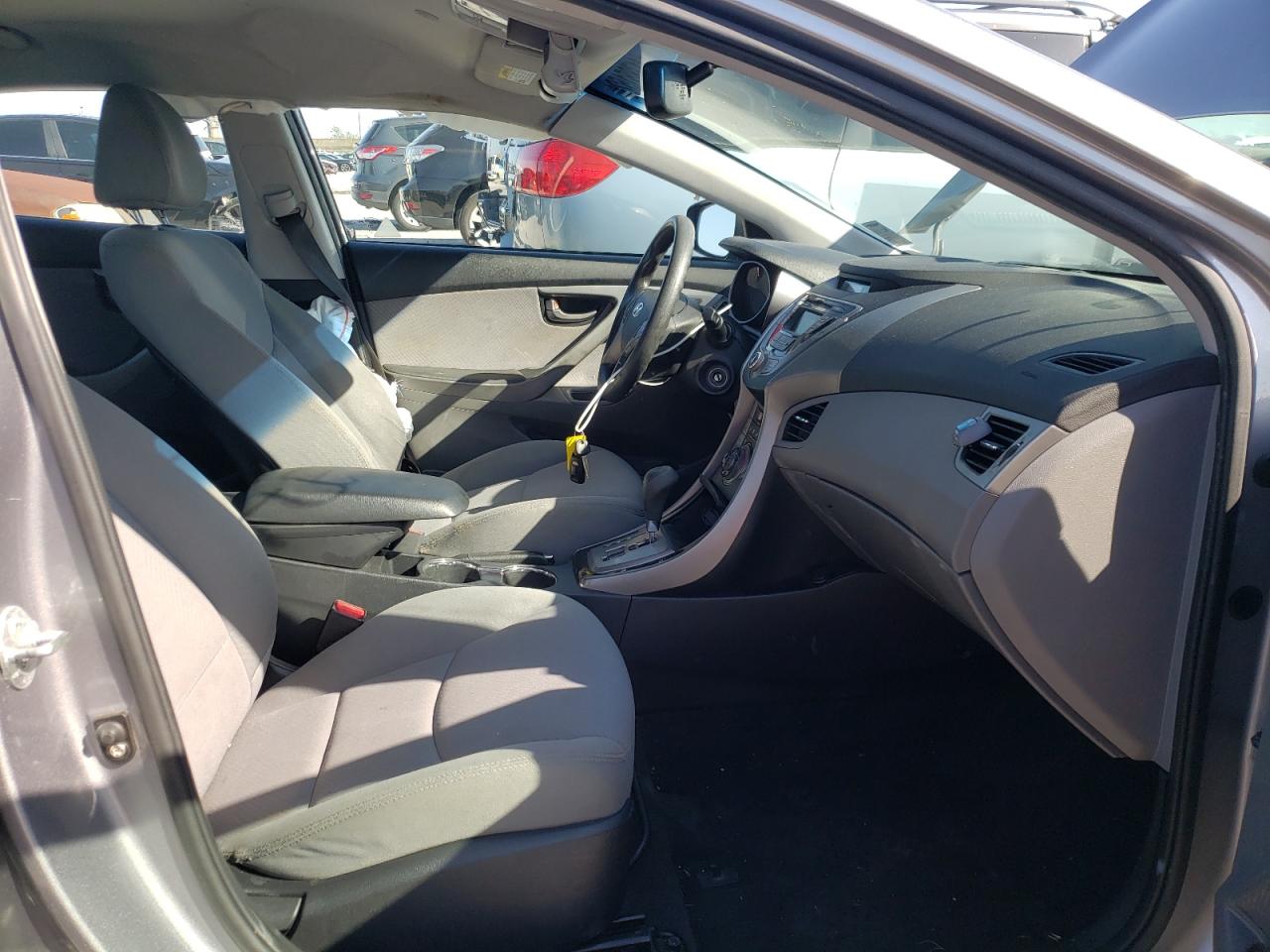 Photo 5 from auction – 2013 HYUNDAI ELANTRA with VIN KMHDH4AE4DU502192