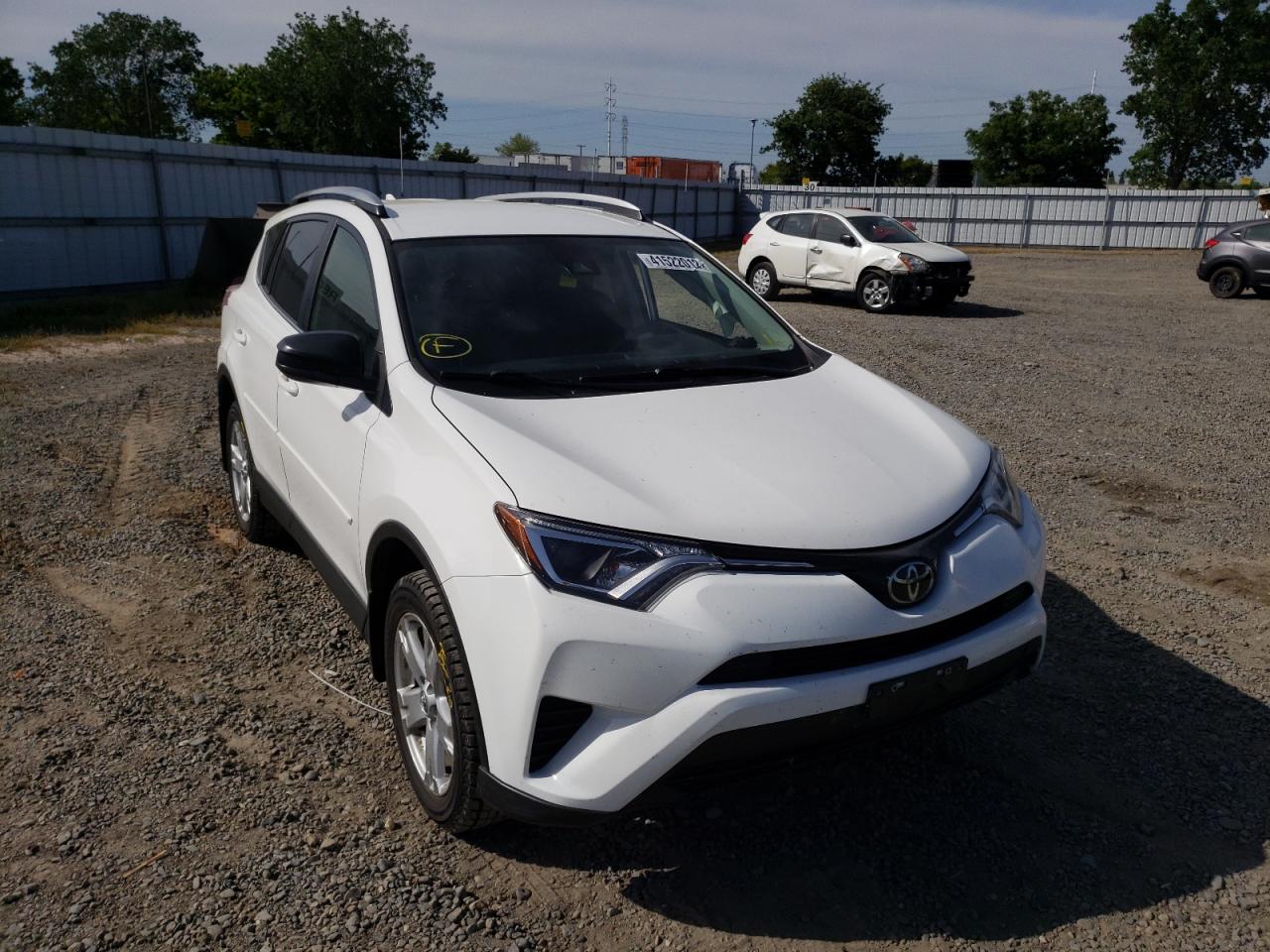 Photo 1 from auction – 2018 TOYOTA RAV4 LE with VIN JTMBFREVXJD226203