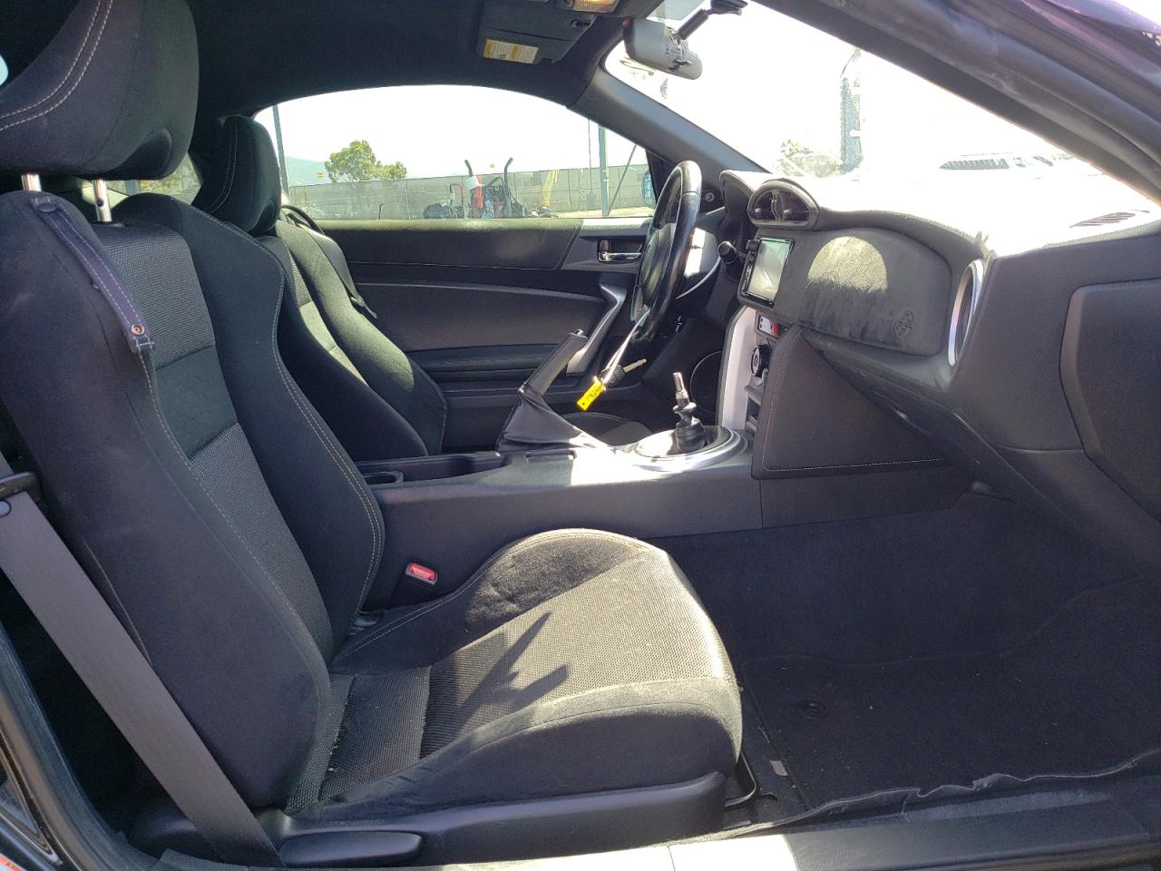 Zdjęcie 5 z aukcji – 2017 TOYOTA 86 BASE z VIN JF1ZNAA11H9700547