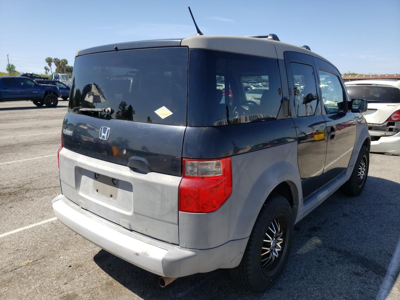 Photo 4 from auction – 2005 HONDA ELEMENT LX with VIN 5J6YH18335L007346