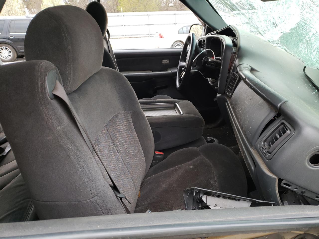 Photo 5 from auction – 2001 CHEVROLET SILVERADO with VIN 2GCEC19V211187054