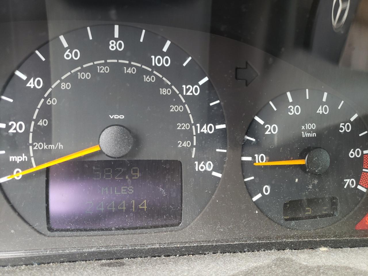 Photo 8 from auction – 2002 MERCEDES-BENZ E 320 4MAT with VIN WDBJF82J22X069644