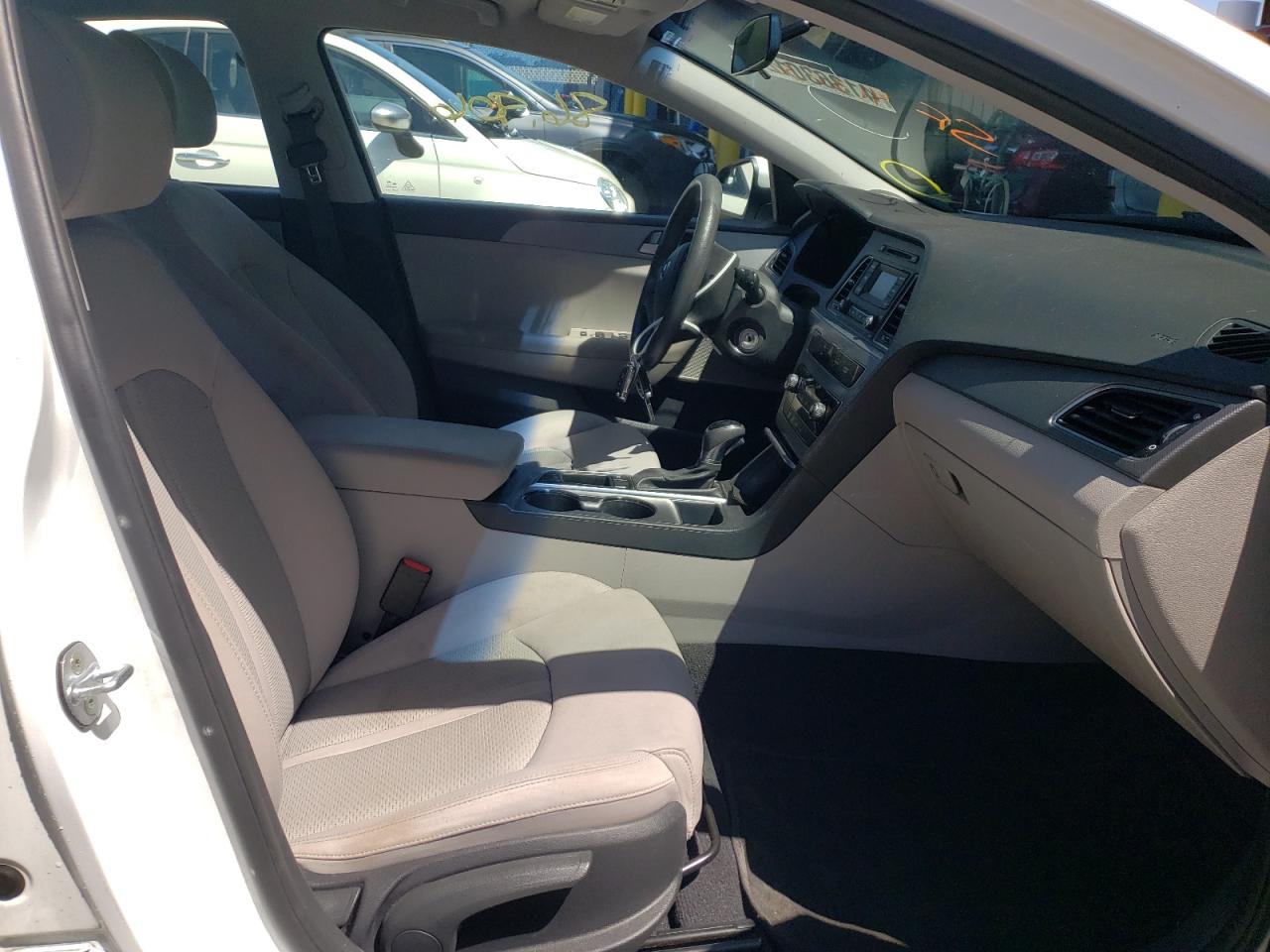 Photo 5 from auction – 2017 HYUNDAI SONATA SE with VIN 5NPE24AF8HH452934