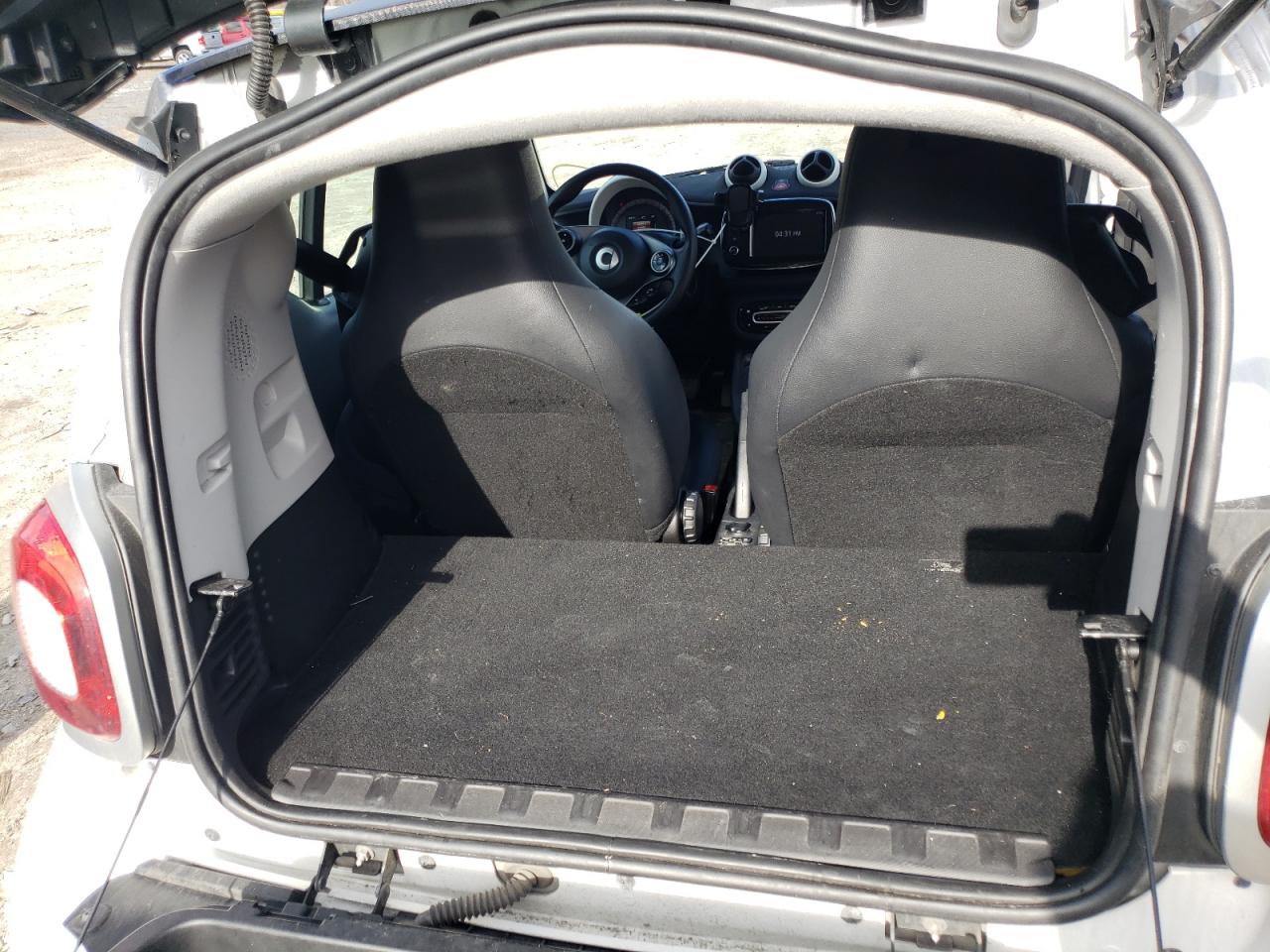 Photo 18 from auction – 2016 SMART FORTWO with VIN WMEFJ5DA9GK126073