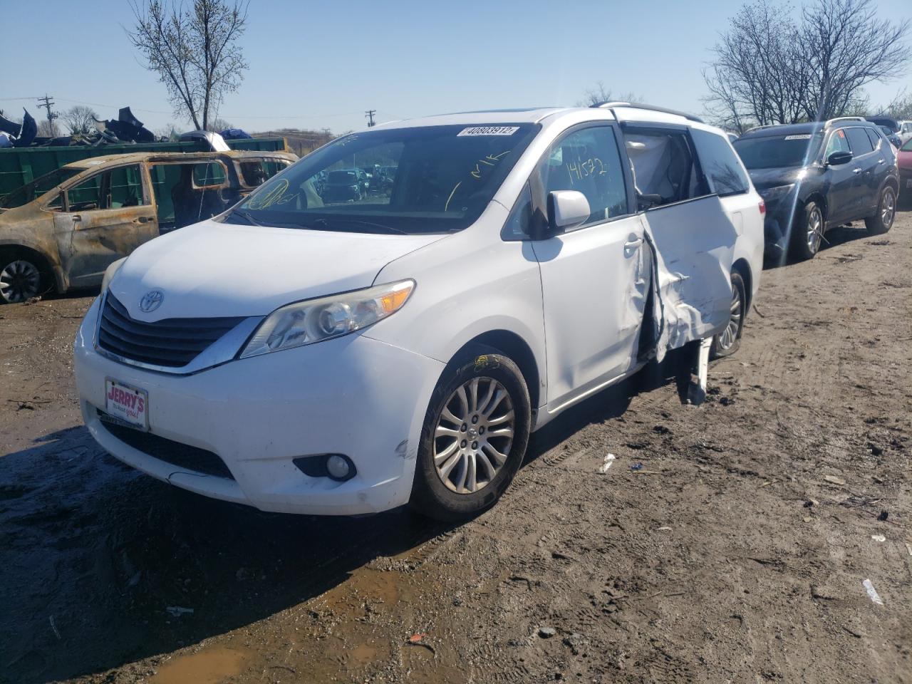 Photo 2 from auction – 2011 TOYOTA SIENNA XLE with VIN 5TDYK3DC4BS100072