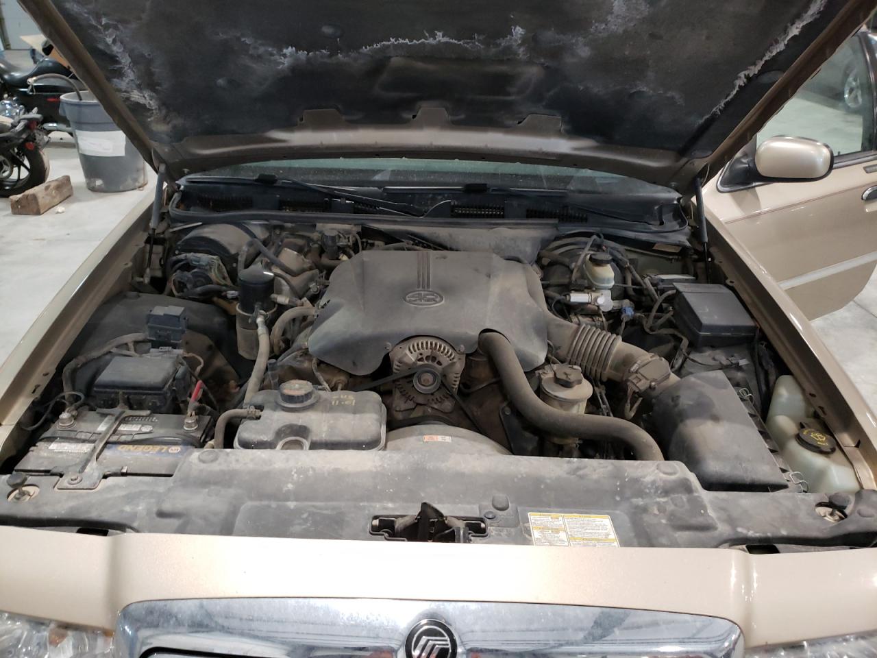 Photo 7 from auction – 2000 MERCURY GRAND MARQ with VIN 2MEFM75WXYX697886