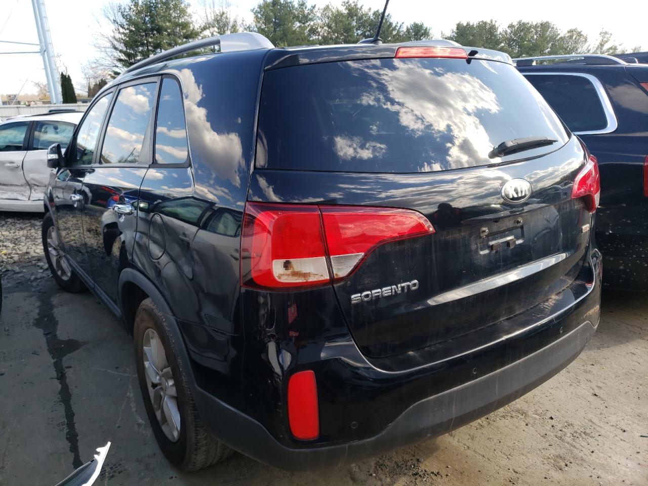 Photo 3 from auction – 2015 KIA SORENTO LX with VIN 5XYKT3A65FG620754