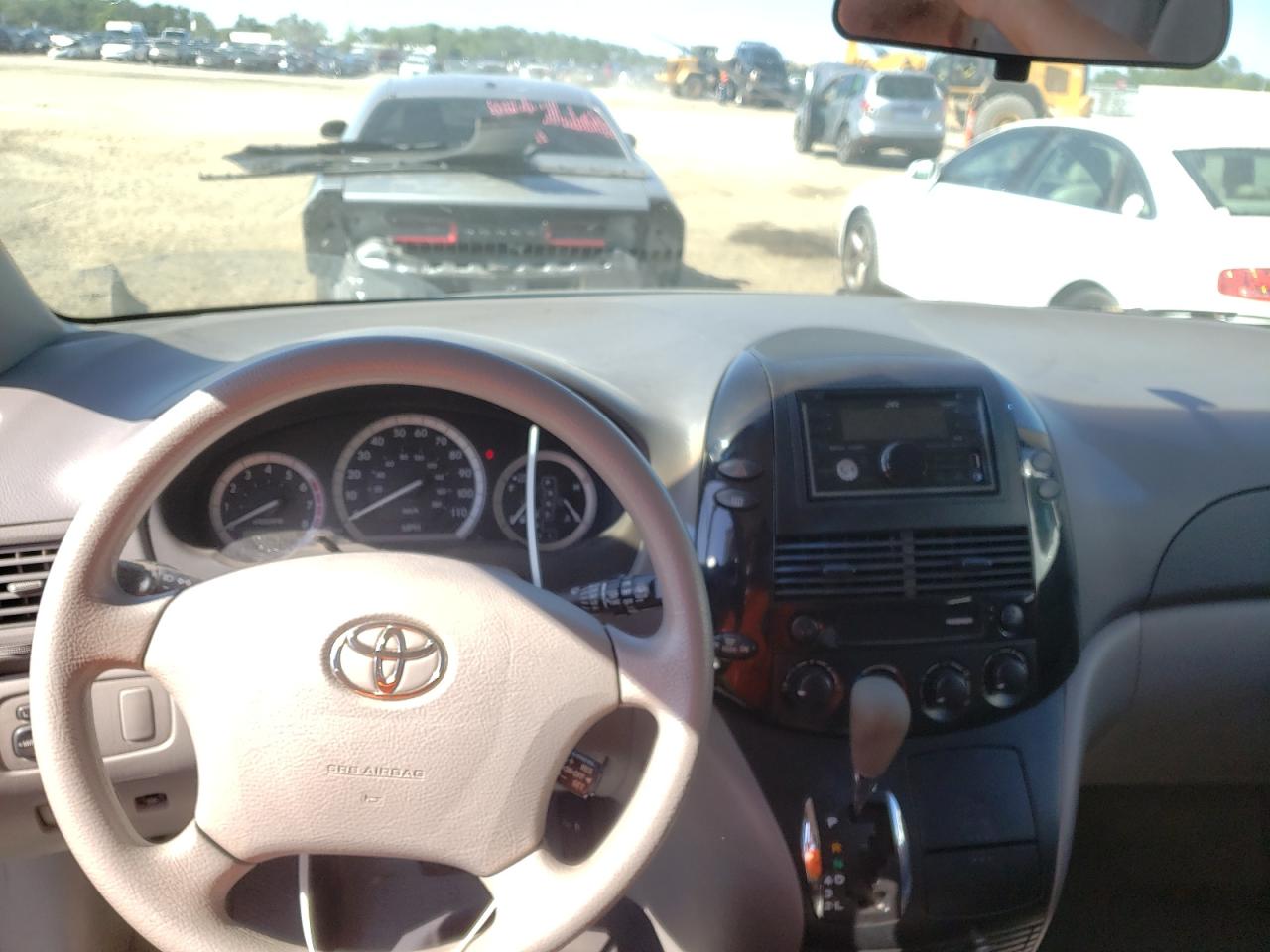 Photo 9 from auction – 2004 TOYOTA SIENNA CE with VIN 5TDZA23C84S095688