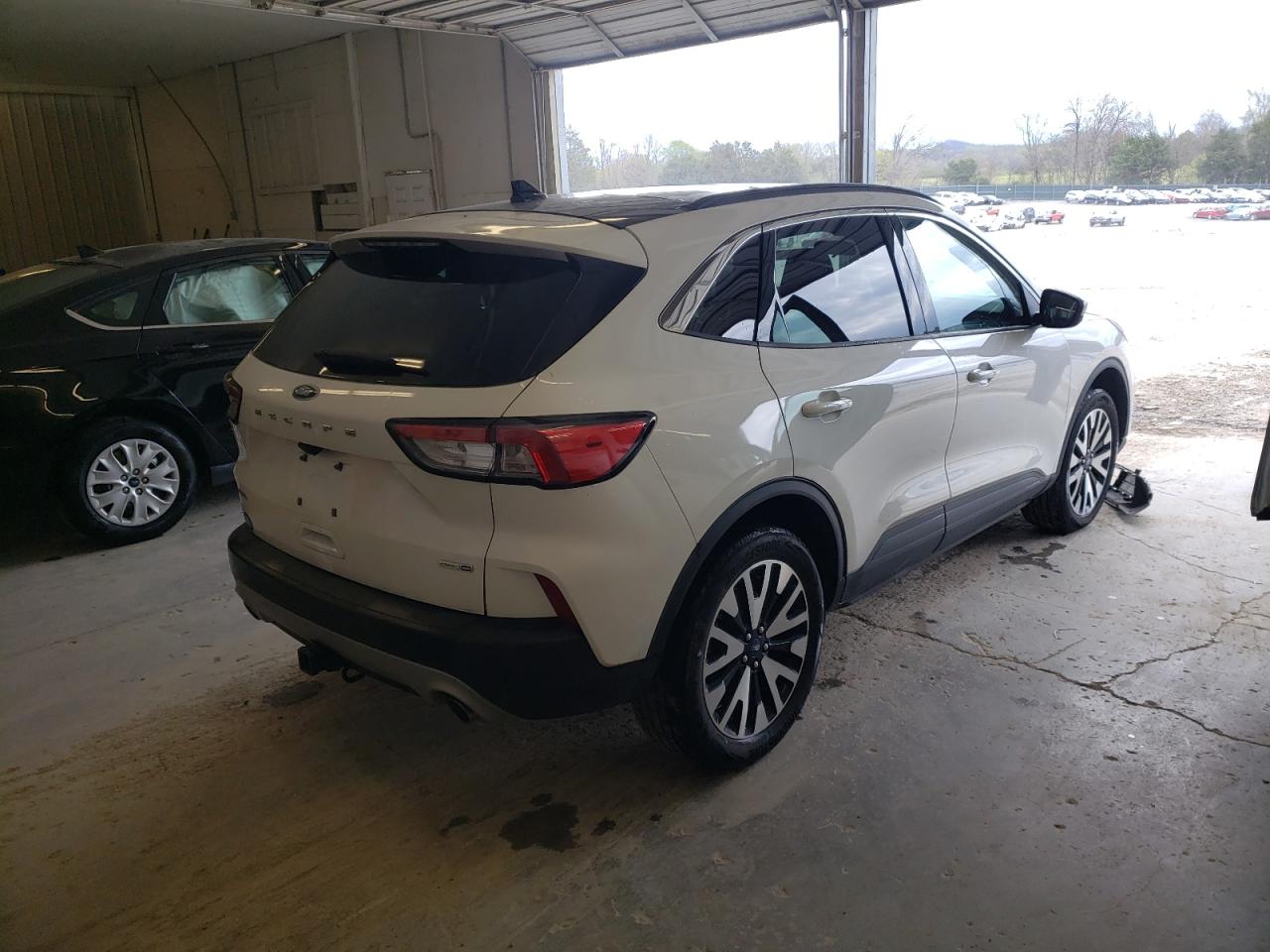 Photo 4 from auction – 2020 FORD ESCAPE SEL with VIN 1FMCU9H96LUA63198
