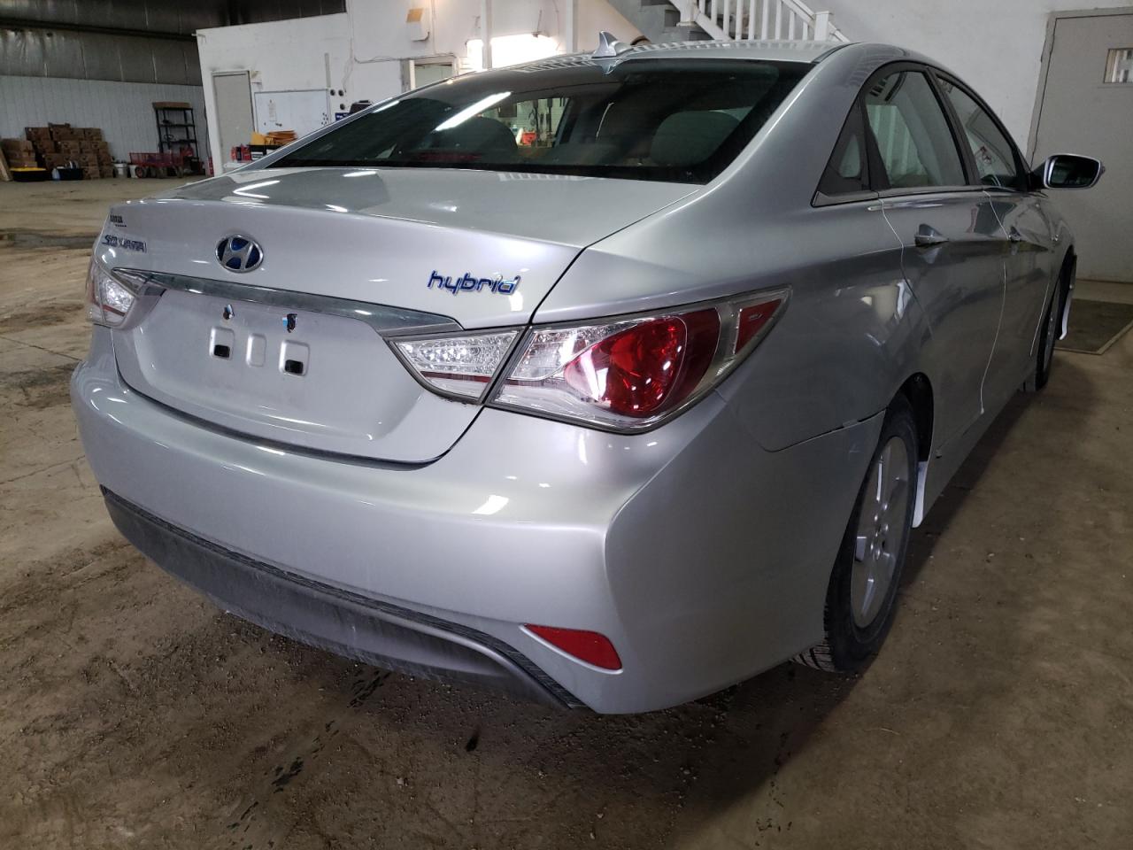 Photo 4 from auction – 2012 HYUNDAI SONATA HYB with VIN KMHEC4A47CA020049