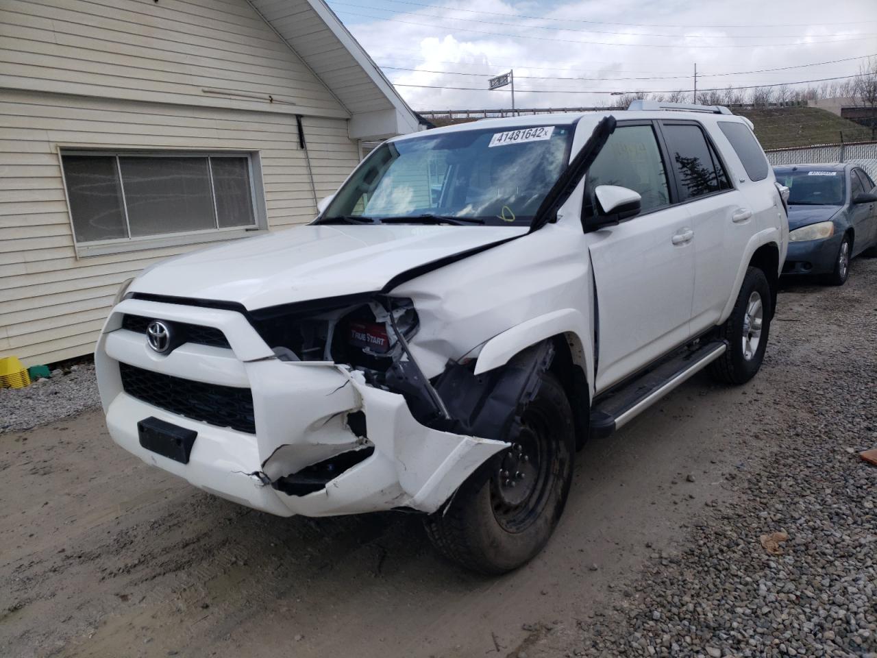 Photo 2 from auction – 2014 TOYOTA 4RUNNER SR with VIN JTEBU5JR7E5188190
