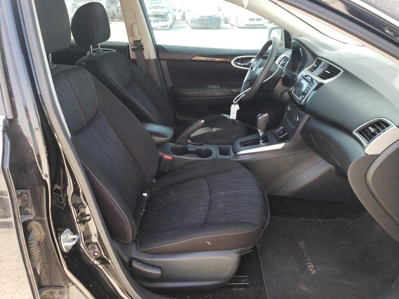 Photo 5 from auction – 2017 NISSAN SENTRA S with VIN 3N1AB7AP2HL717956