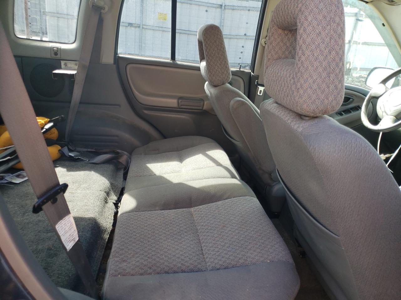 Photo 6 from auction – 2003 CHEVROLET TRACKER with VIN 2CNBJ13C536918321