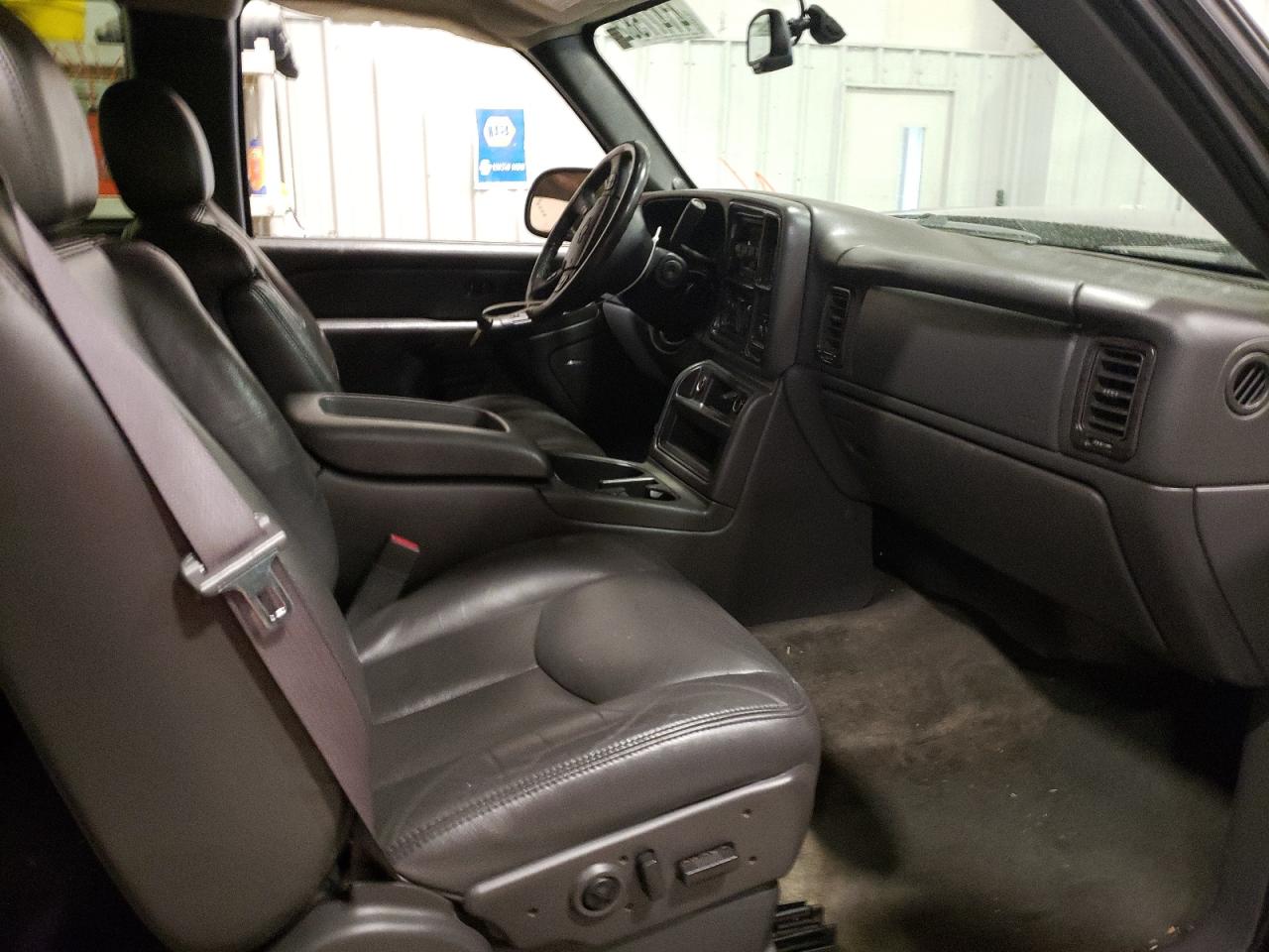 Photo 5 from auction – 2004 CHEVROLET SILVERADO with VIN 1GCEK19TX4E381254