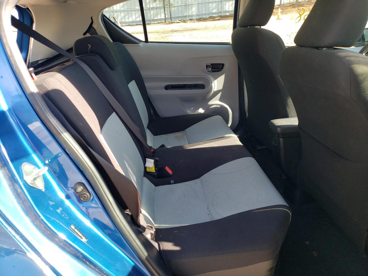 Photo 6 from auction – 2013 TOYOTA PRIUS C with VIN JTDKDTB33D1543624