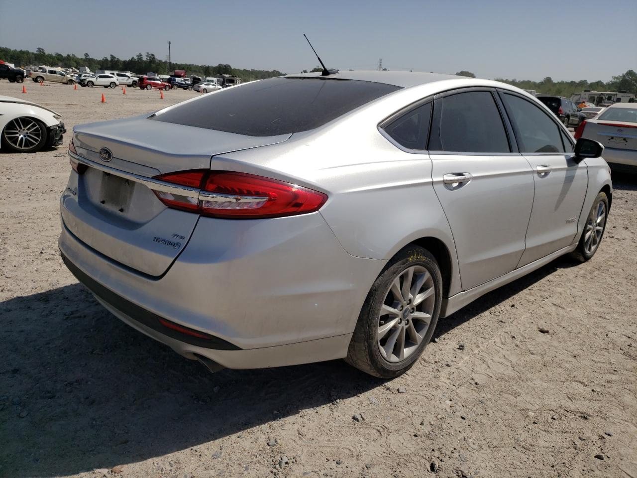 Photo 4 from auction – 2017 FORD FUSION SE with VIN 3FA6P0LU5HR382323