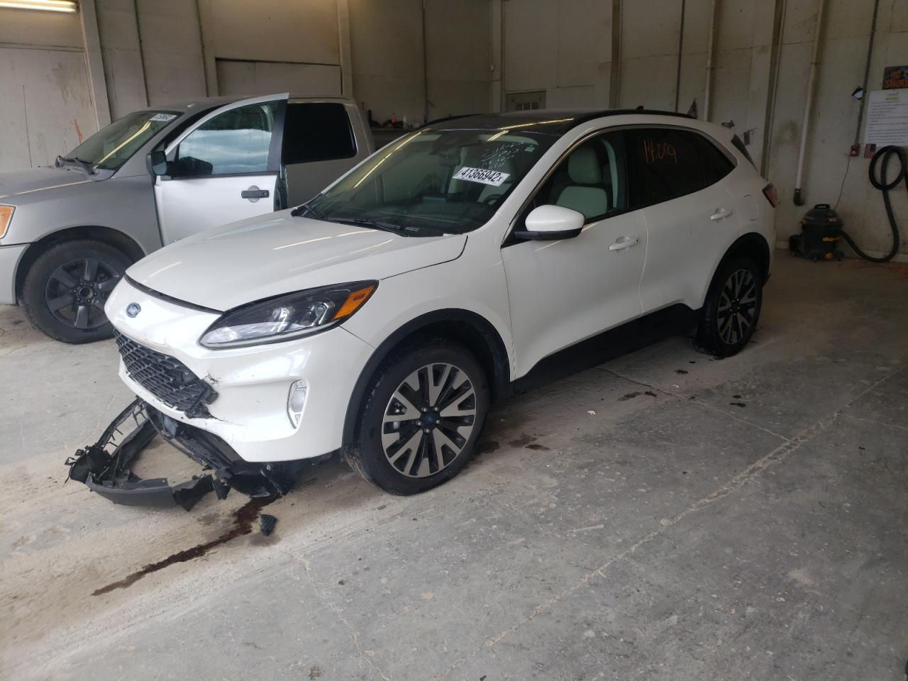 Photo 2 from auction – 2020 FORD ESCAPE SEL with VIN 1FMCU9H96LUA63198