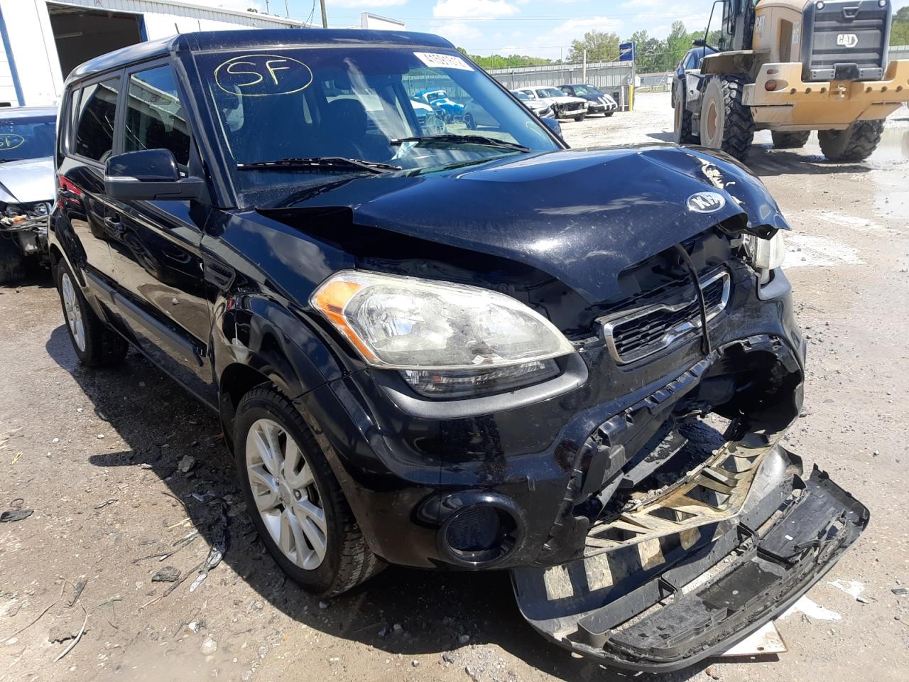KIA SOUL + 2013 with VIN KNDJT2A64D7523335 - Photo from auction