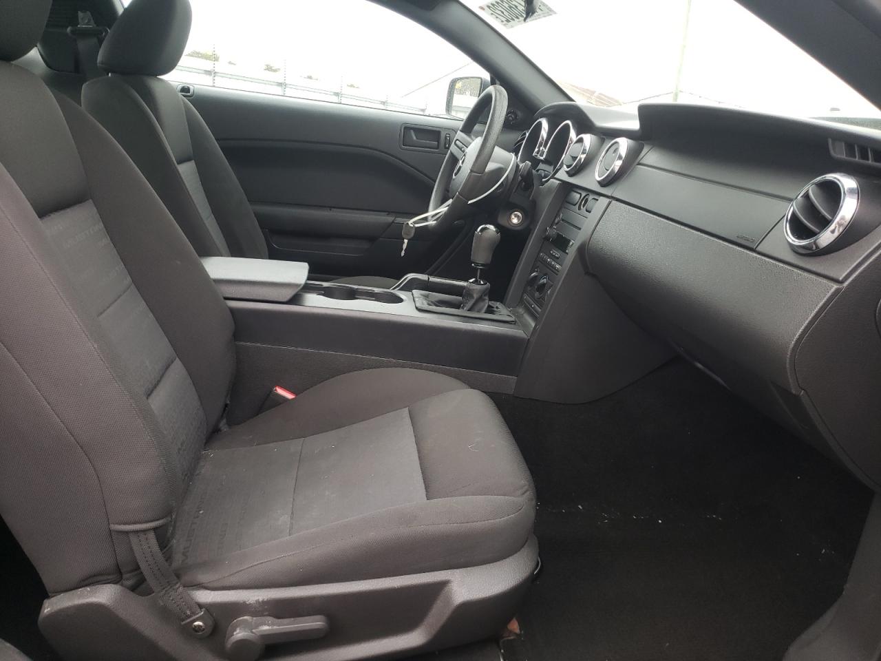 Photo 5 from auction – 2005 FORD MUSTANG with VIN 1ZVFT80N055239874