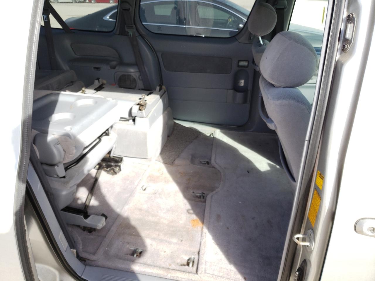 Photo 6 from auction – 2002 TOYOTA SIENNA LE with VIN 4T3ZF13C42U507242