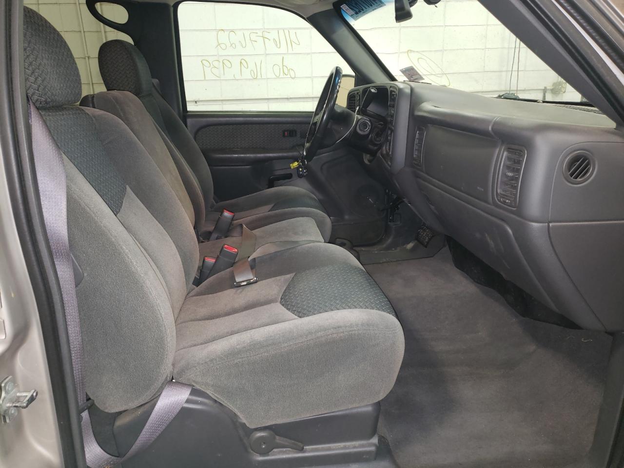 Photo 5 from auction – 2004 CHEVROLET AVALANCHE with VIN 3GNEK12T44G181996