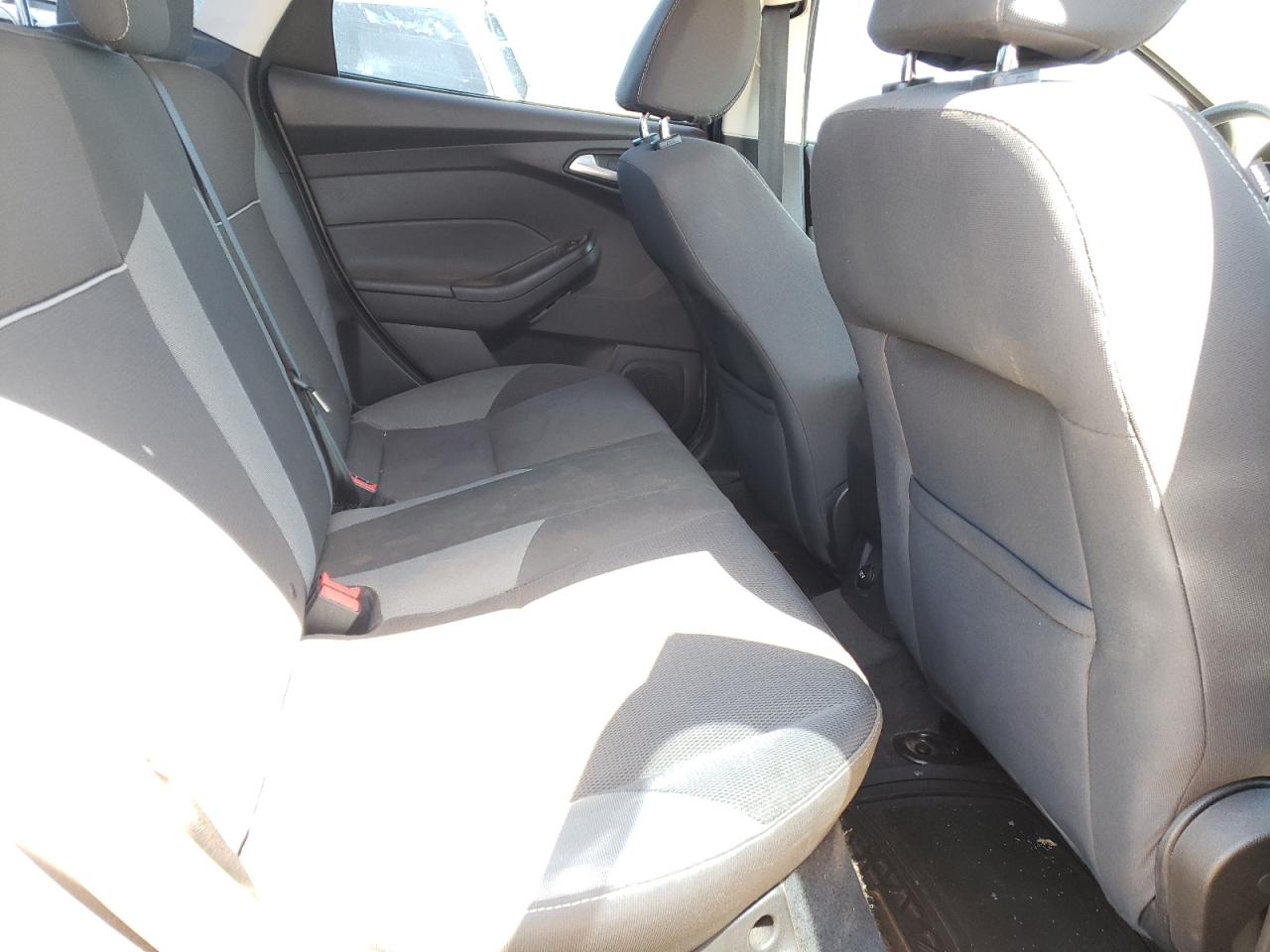 Photo 6 from auction – 2014 FORD FOCUS SE with VIN 1FADP3F26EL137088