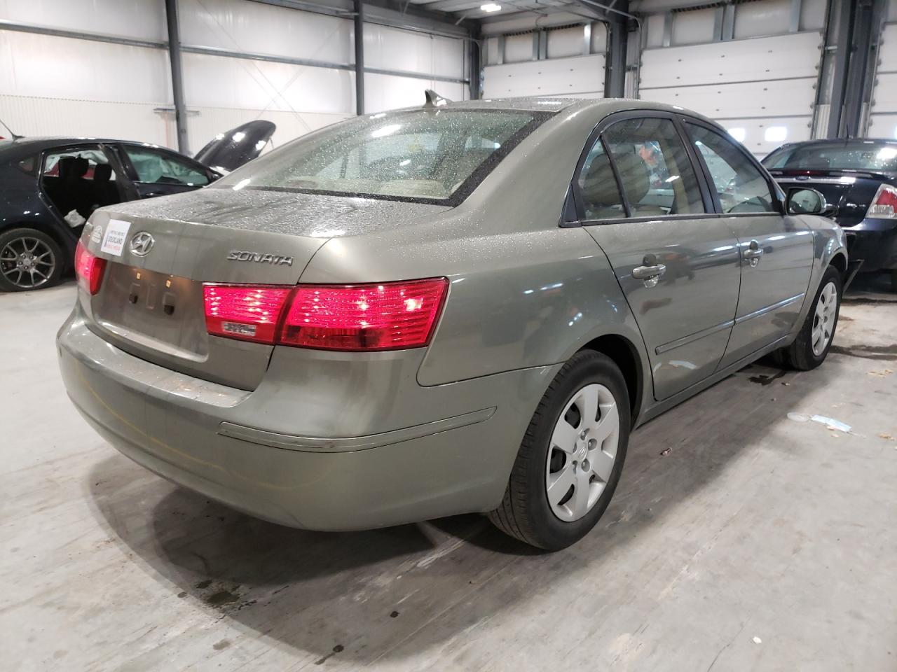 Photo 4 from auction – 2010 HYUNDAI SONATA with VIN 5NPET4ACXAH648589