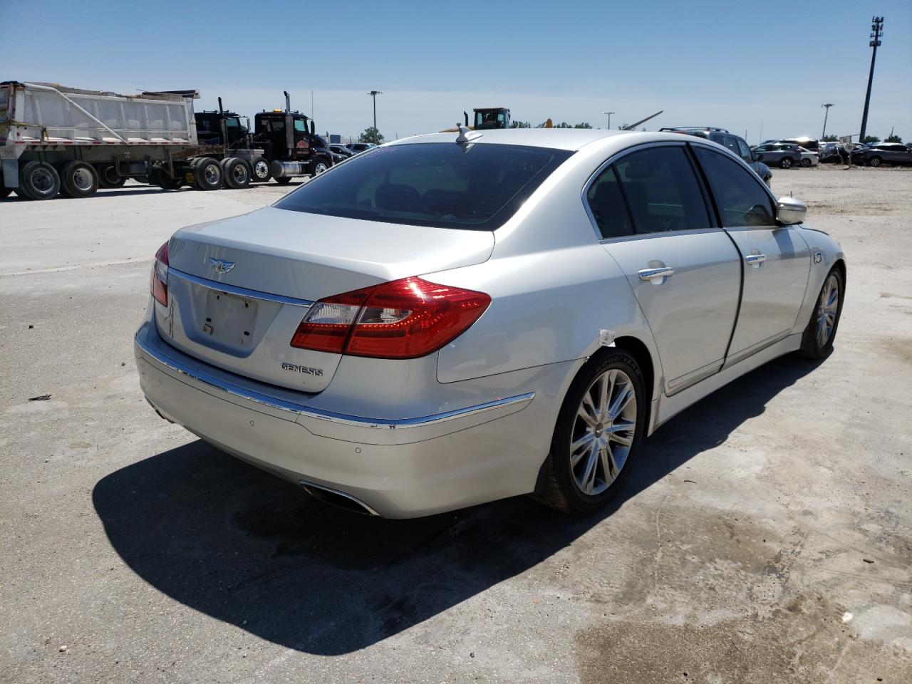 Photo 4 from auction – 2013 HYUNDAI GENESIS 3. with VIN KMHGC4DD2DU250246