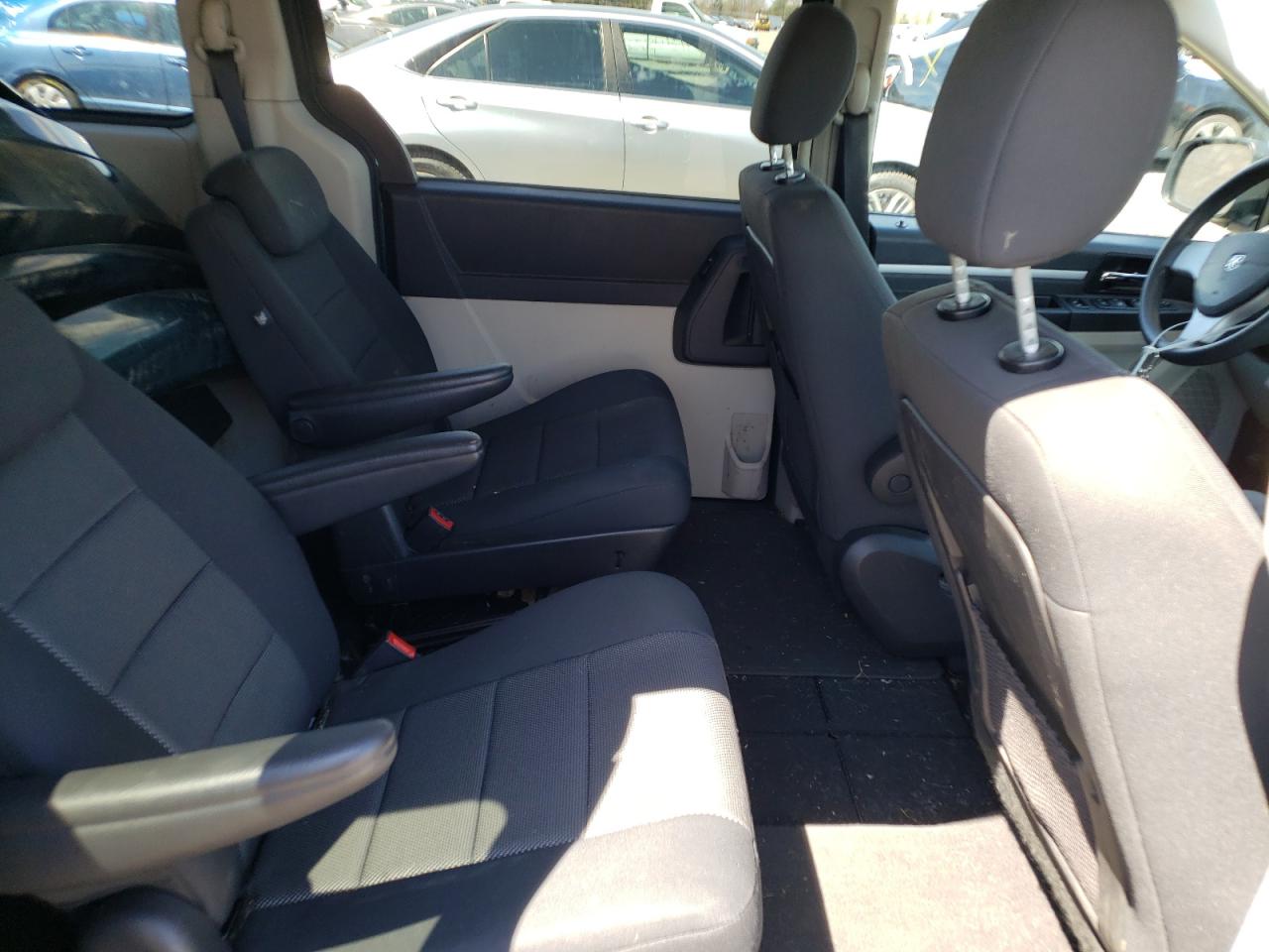 Photo 6 from auction – 2009 DODGE GRAND CARA with VIN 2D8HN44E29R658747