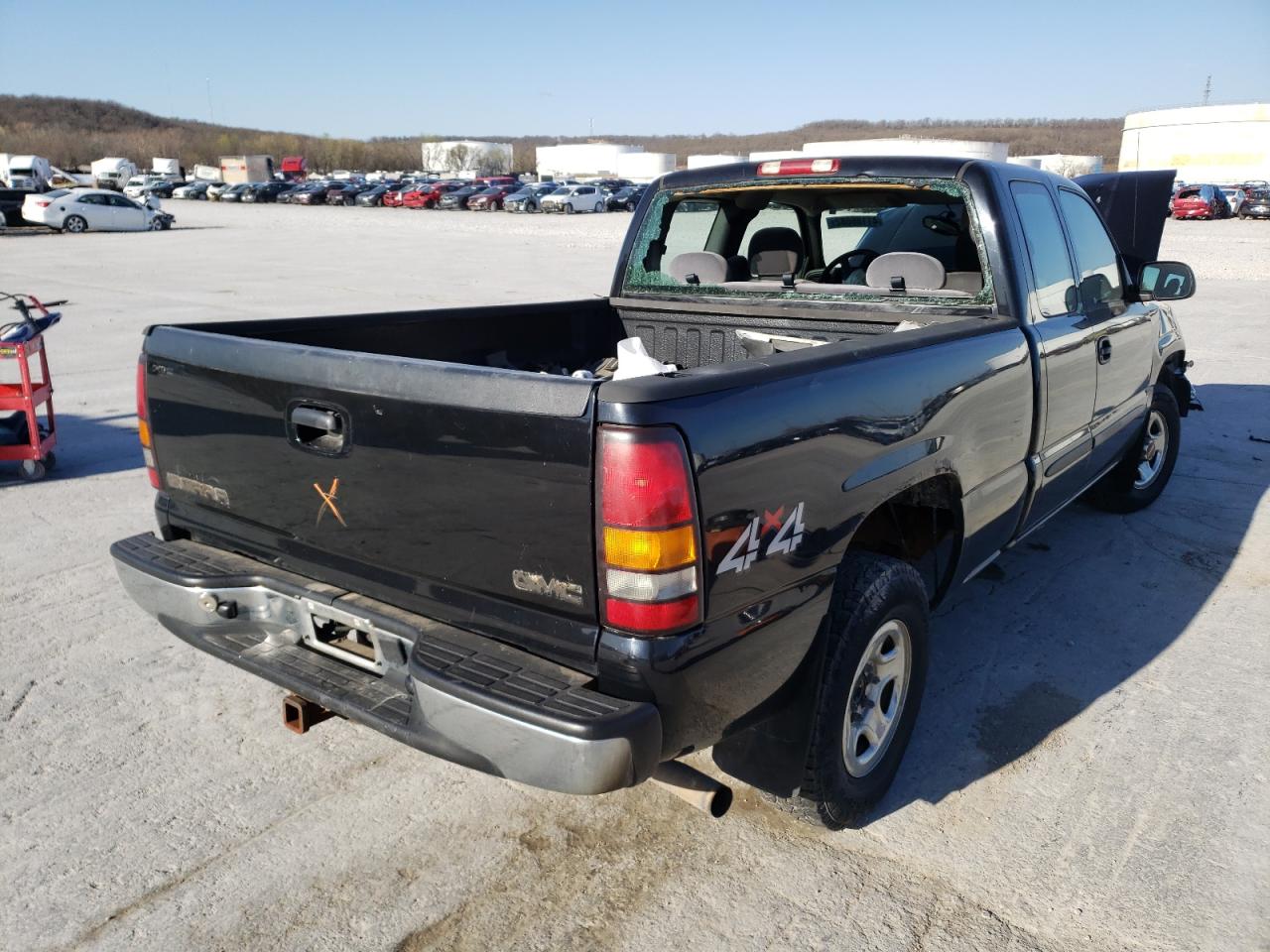 Photo 4 from auction – 2004 GMC NEW SIERRA with VIN 2GTEK19V041334821