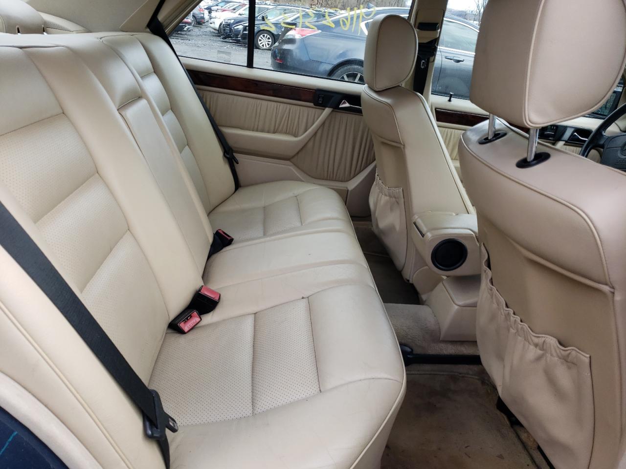Photo 6 from auction – 1994 MERCEDES-BENZ E-CLASS with VIN WDBEA34EXRC115757