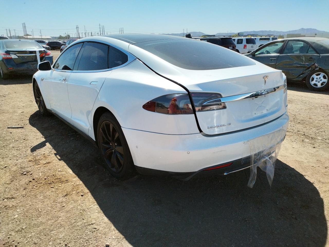 Photo 3 from auction – 2015 TESLA MODEL S 85 with VIN 5YJSA1H2XFF095873
