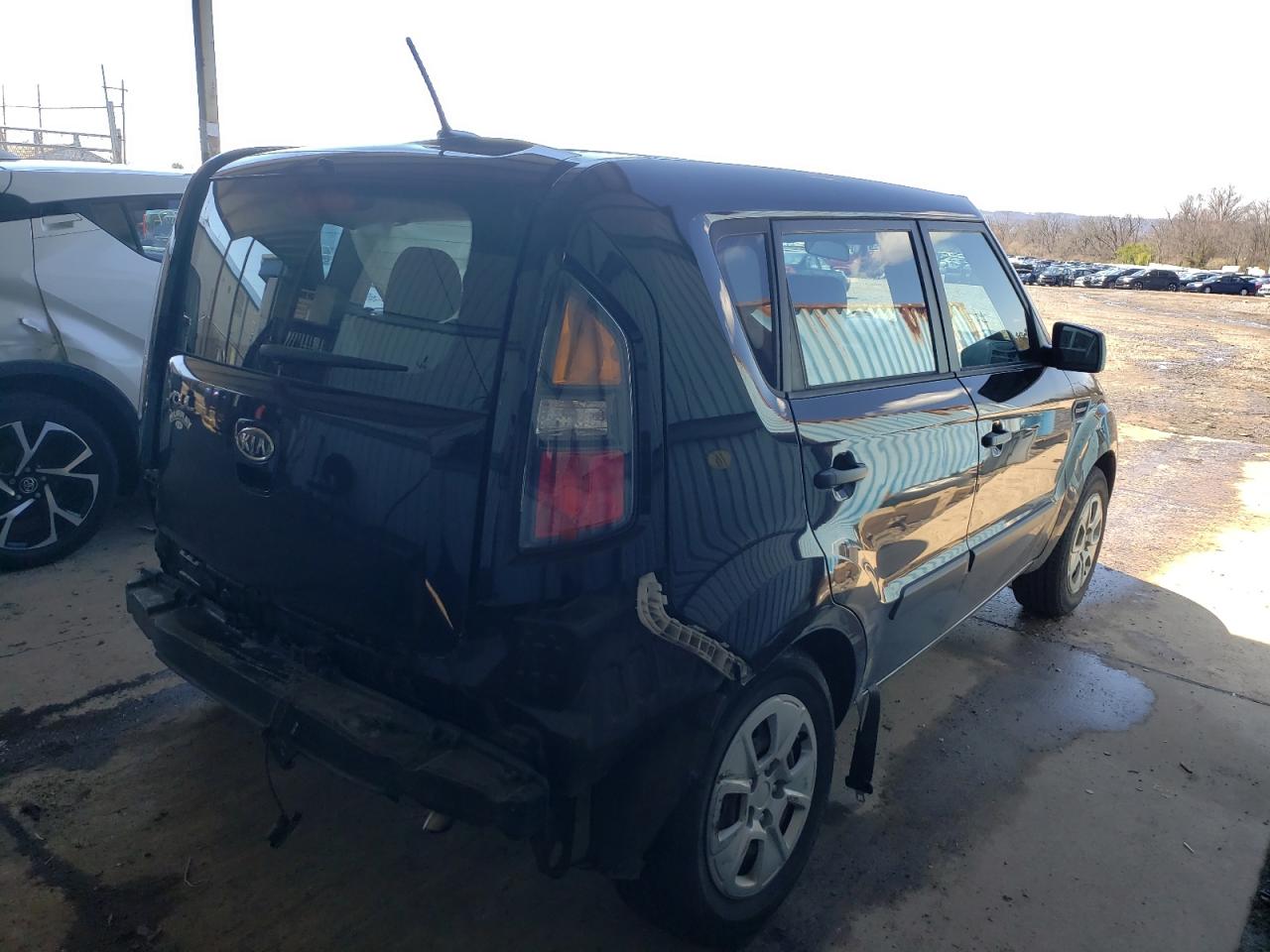 Photo 4 from auction – 2011 KIA SOUL with VIN KNDJT2A18B7213416