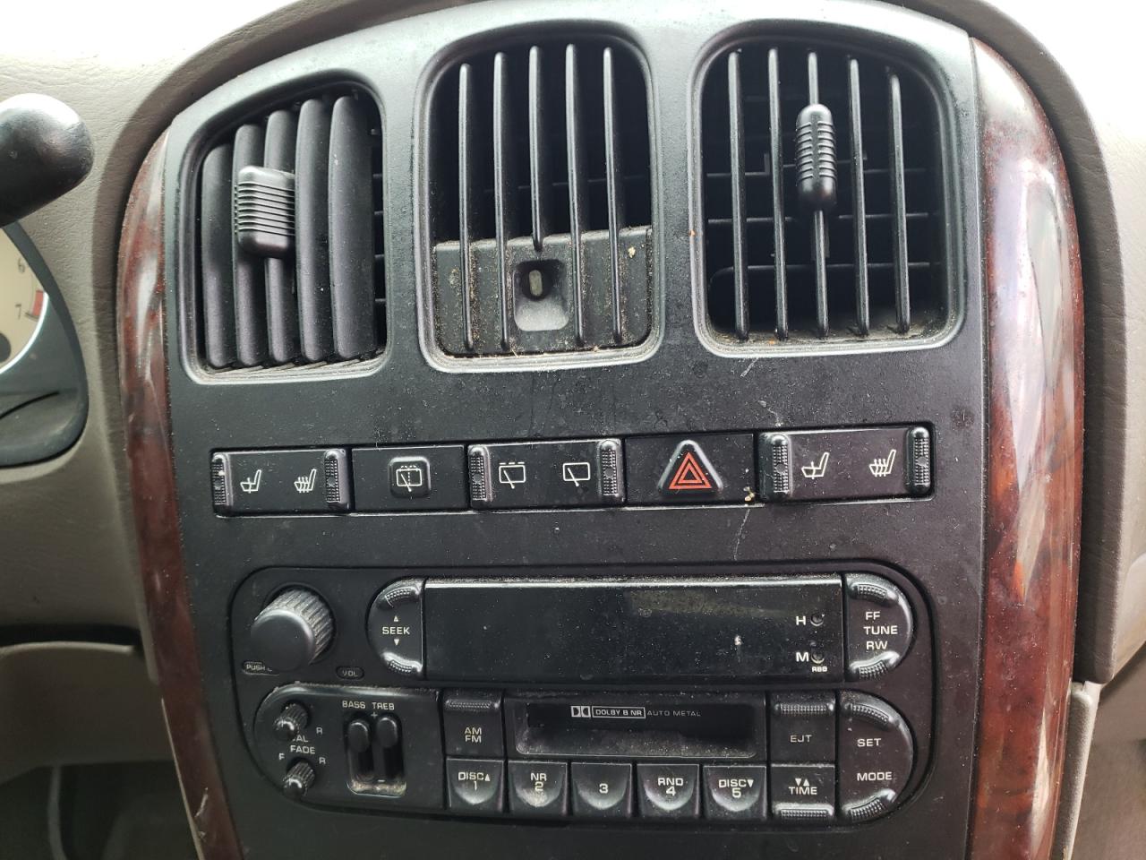 Photo 9 from auction – 2003 CHRYSLER TOWN & COU with VIN 2C4GP54L53R298048