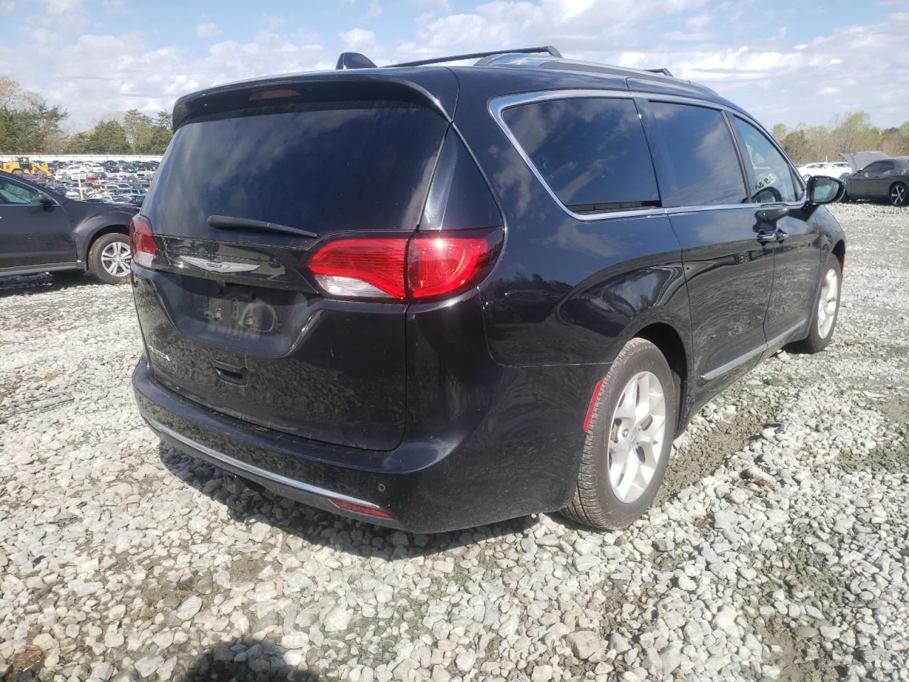 Photo 4 from auction – 2017 CHRYSLER PACIFICA T with VIN 2C4RC1EG5HR736055