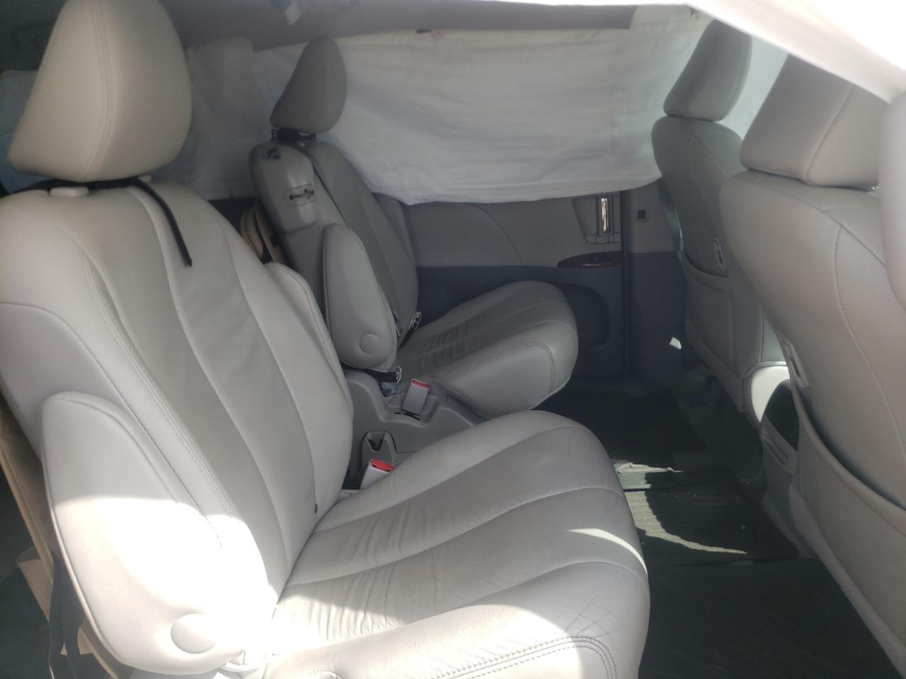 Photo 6 from auction – 2014 TOYOTA SIENNA XLE with VIN 5TDYK3DC2ES441698