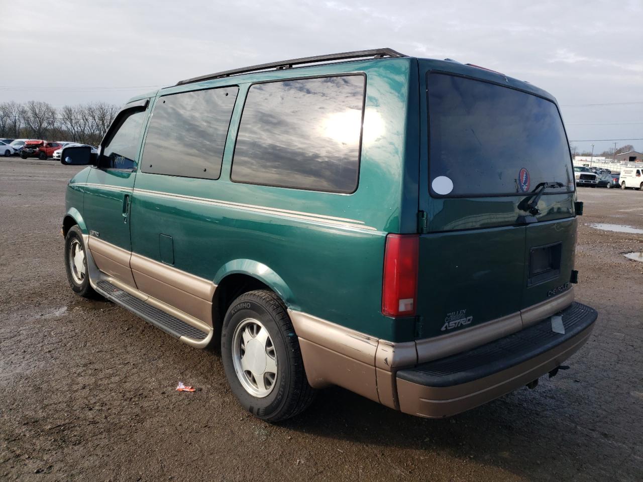Photo 3 from auction – 2002 CHEVROLET ASTRO with VIN 1GNDM19X72B111249