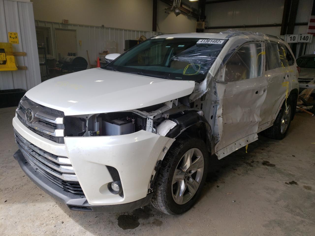Photo 2 from auction – 2019 TOYOTA HIGHLANDER with VIN 5TDDZRFHXKS979535