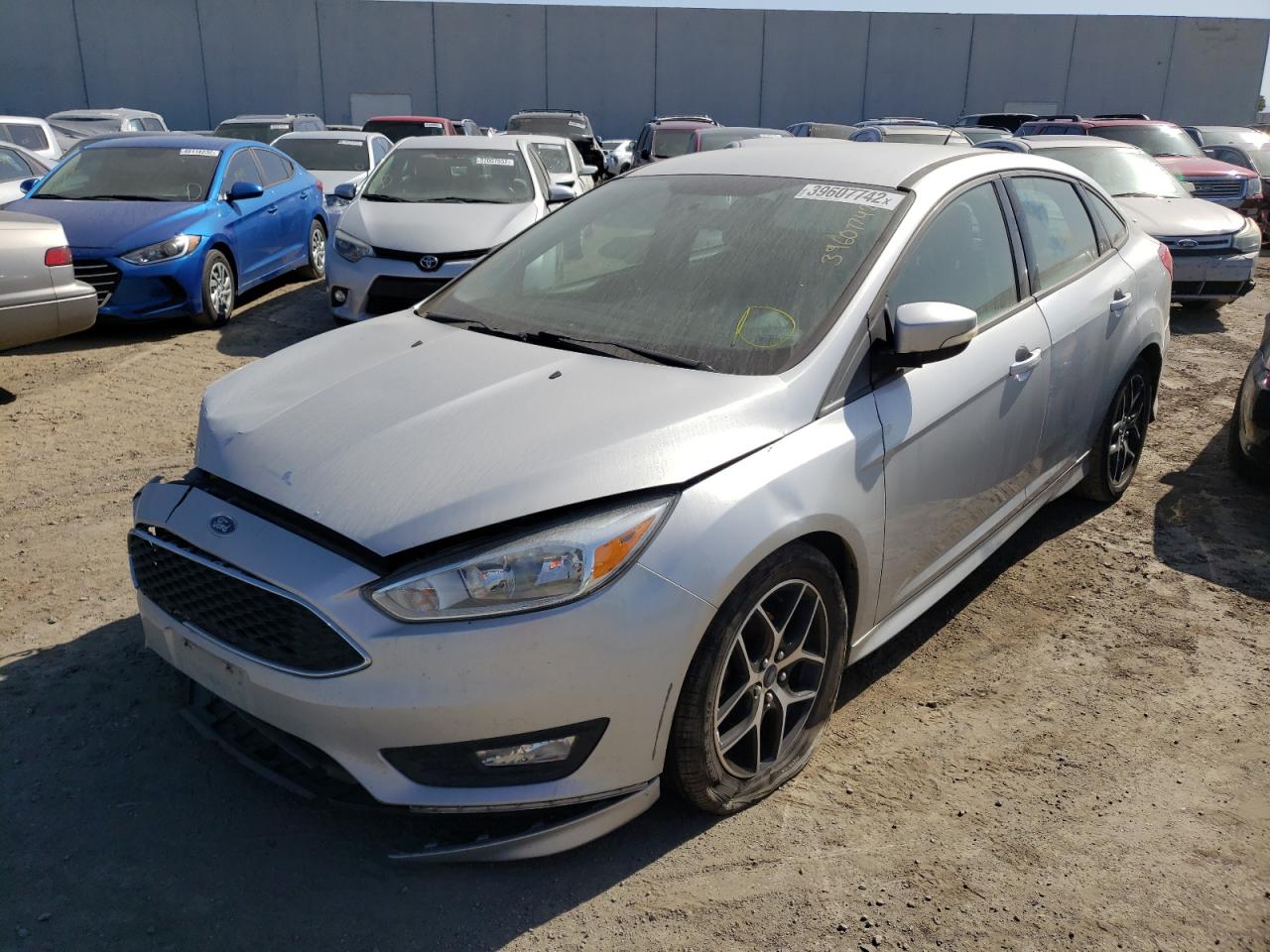Photo 2 from auction – 2015 FORD FOCUS SE with VIN 1FADP3F2XFL334671