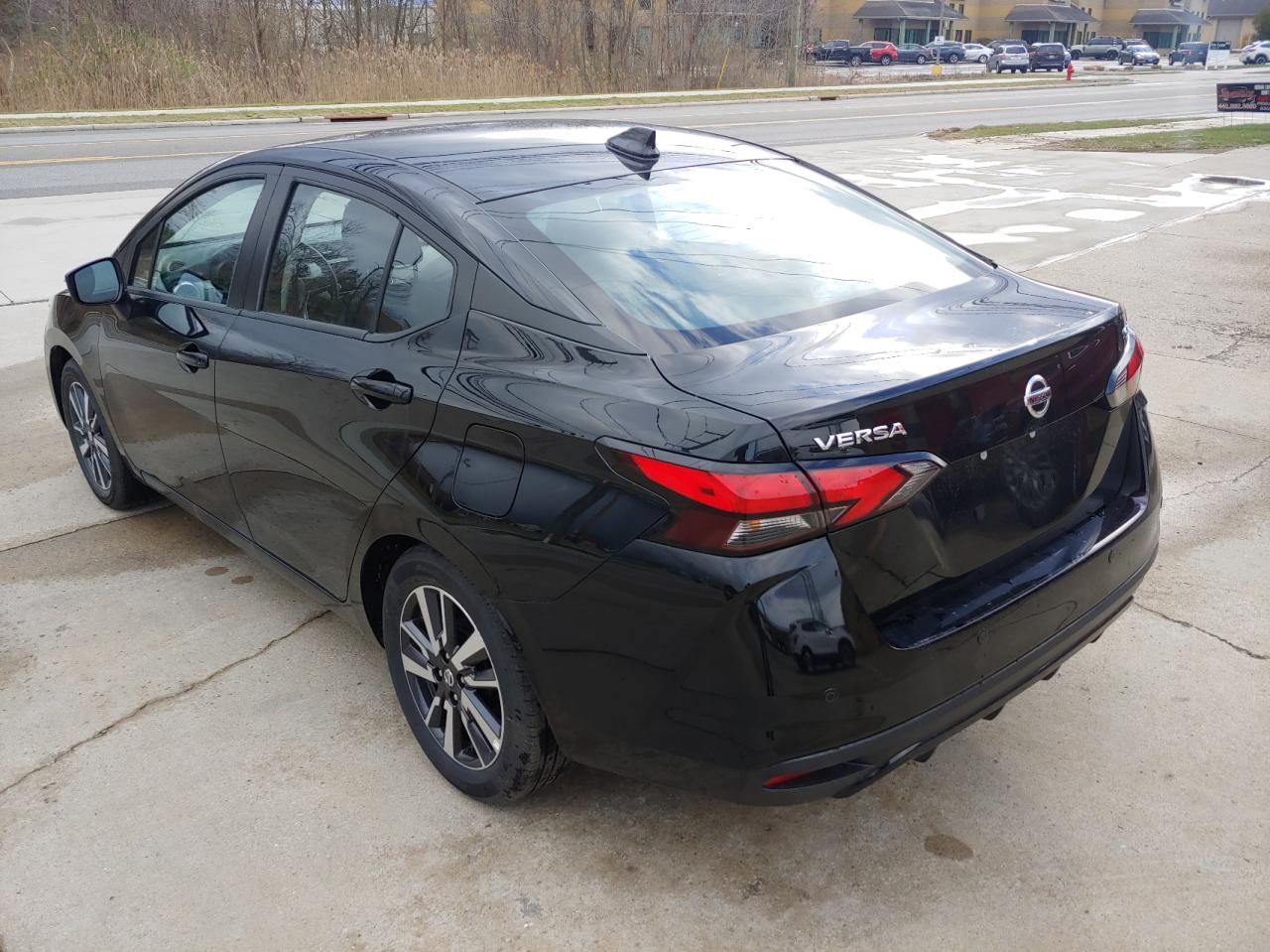 Photo 3 from auction – 2021 NISSAN VERSA SV with VIN 3N1CN8EV5ML884692