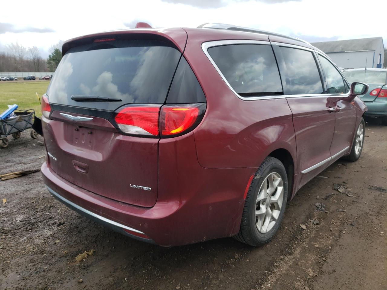 Photo 4 from auction – 2017 CHRYSLER PACIFICA L with VIN 2C4RC1GG9HR705548
