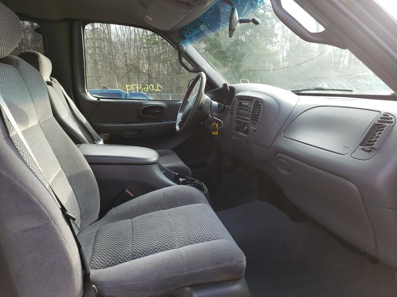 Photo 5 from auction – 2002 FORD F150 with VIN 1FTRX17222NA33328