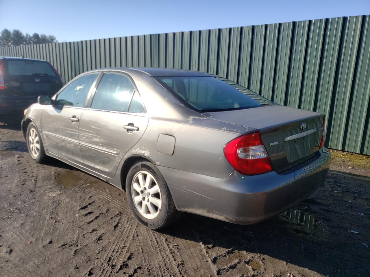 Photo 3 from auction – 2004 TOYOTA CAMRY LE with VIN 4T1BF30K14U586101