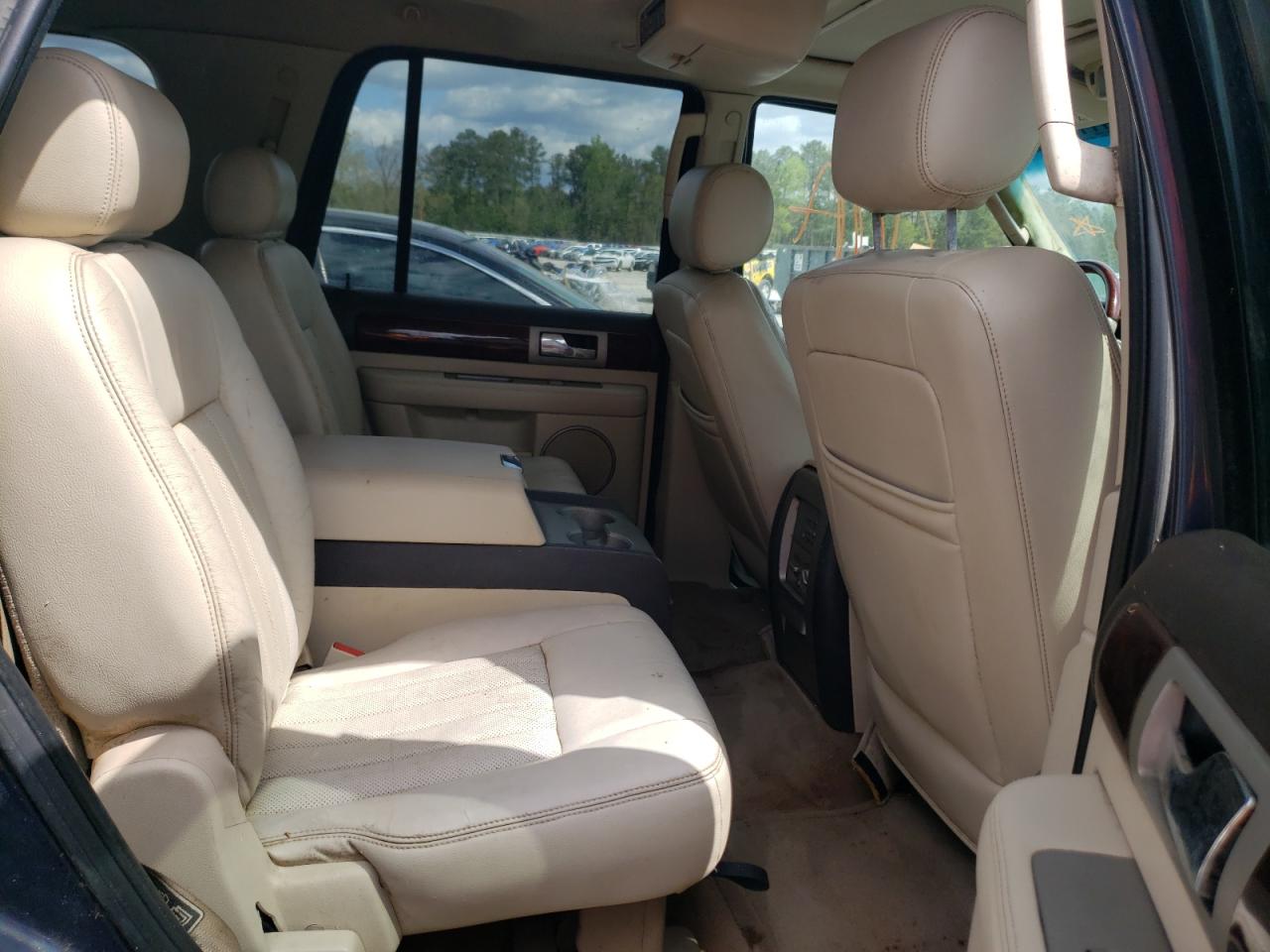 Photo 6 from auction – 2003 LINCOLN NAVIGATOR with VIN 5LMFU28R23LJ10119