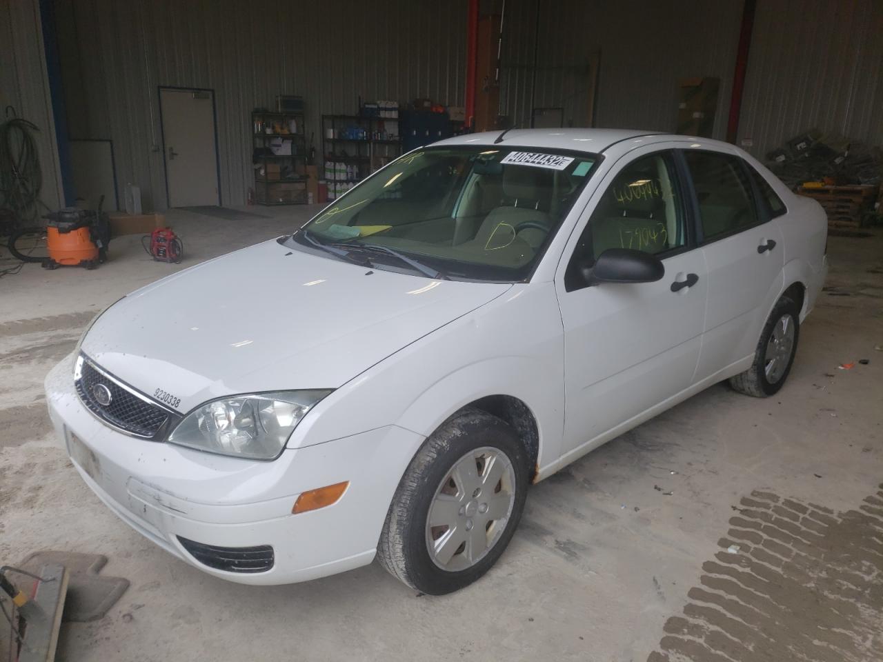 Photo 2 from auction – 2007 FORD FOCUS ZX4 with VIN 1FAHP34N57W294126