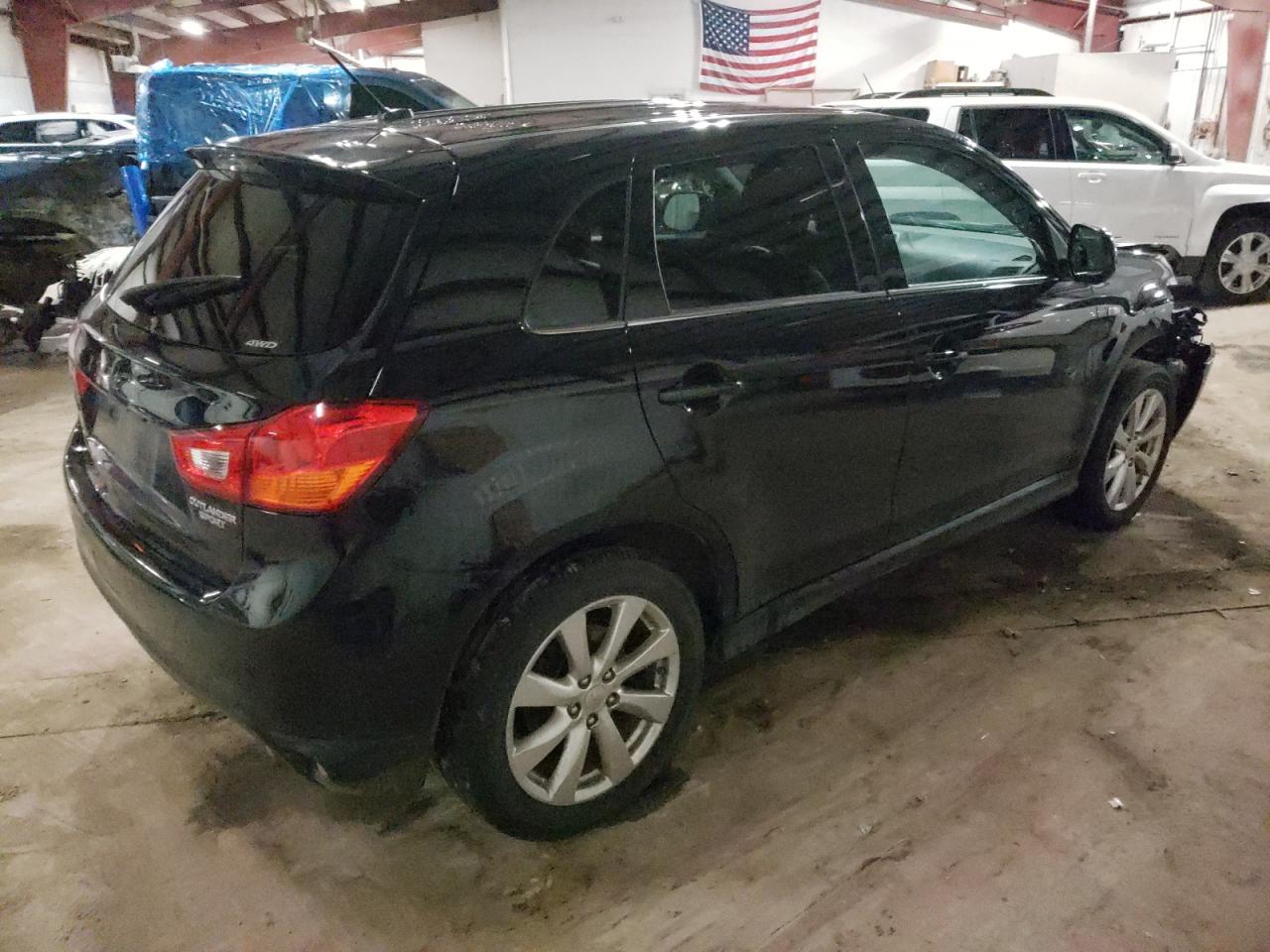 Photo 4 from auction – 2015 MITSUBISHI OUTLANDER with VIN 4A4AR4AU3FE040533