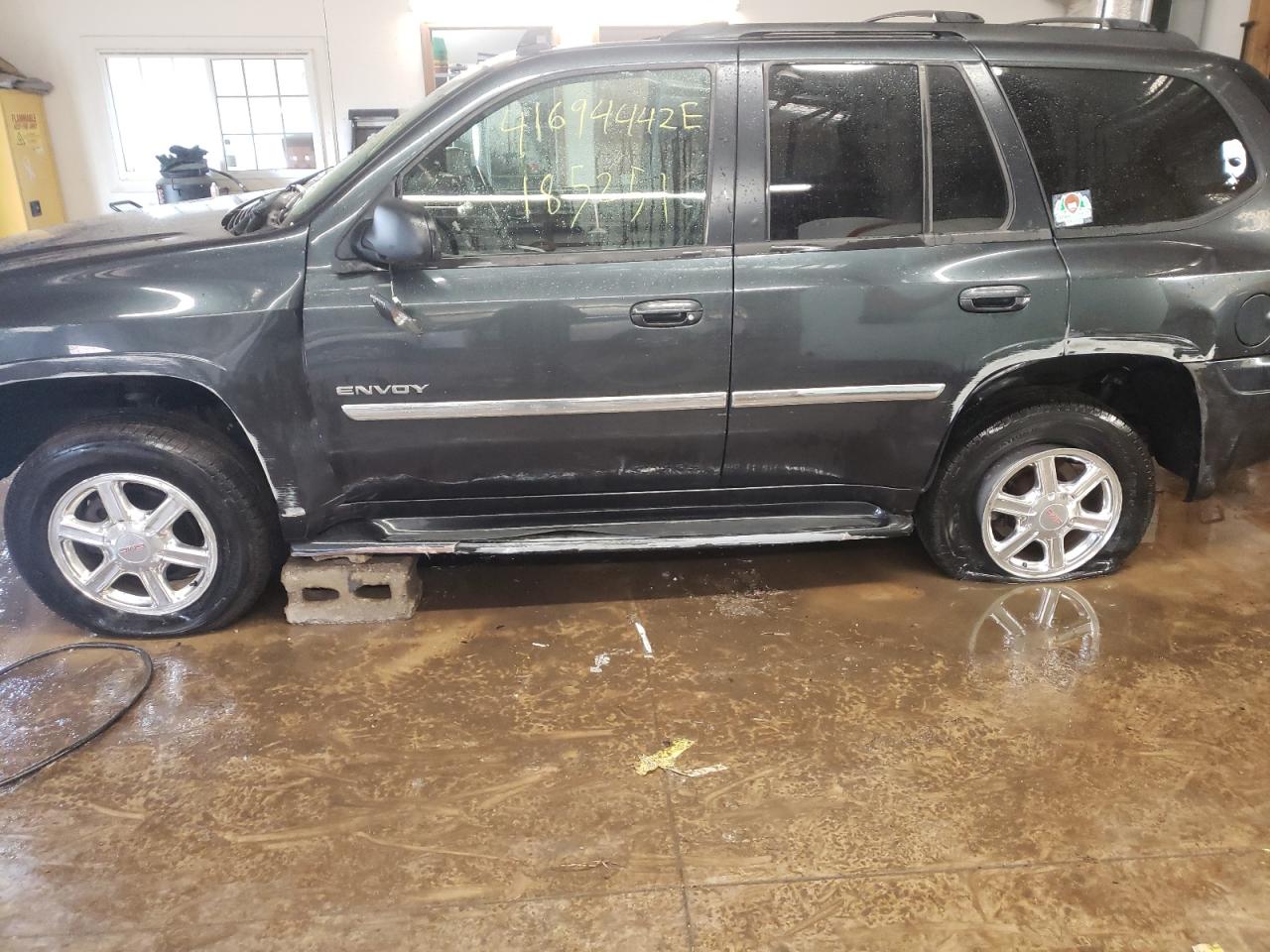 Photo 9 from auction – 2006 GMC ENVOY with VIN 1GKDT13S562267504