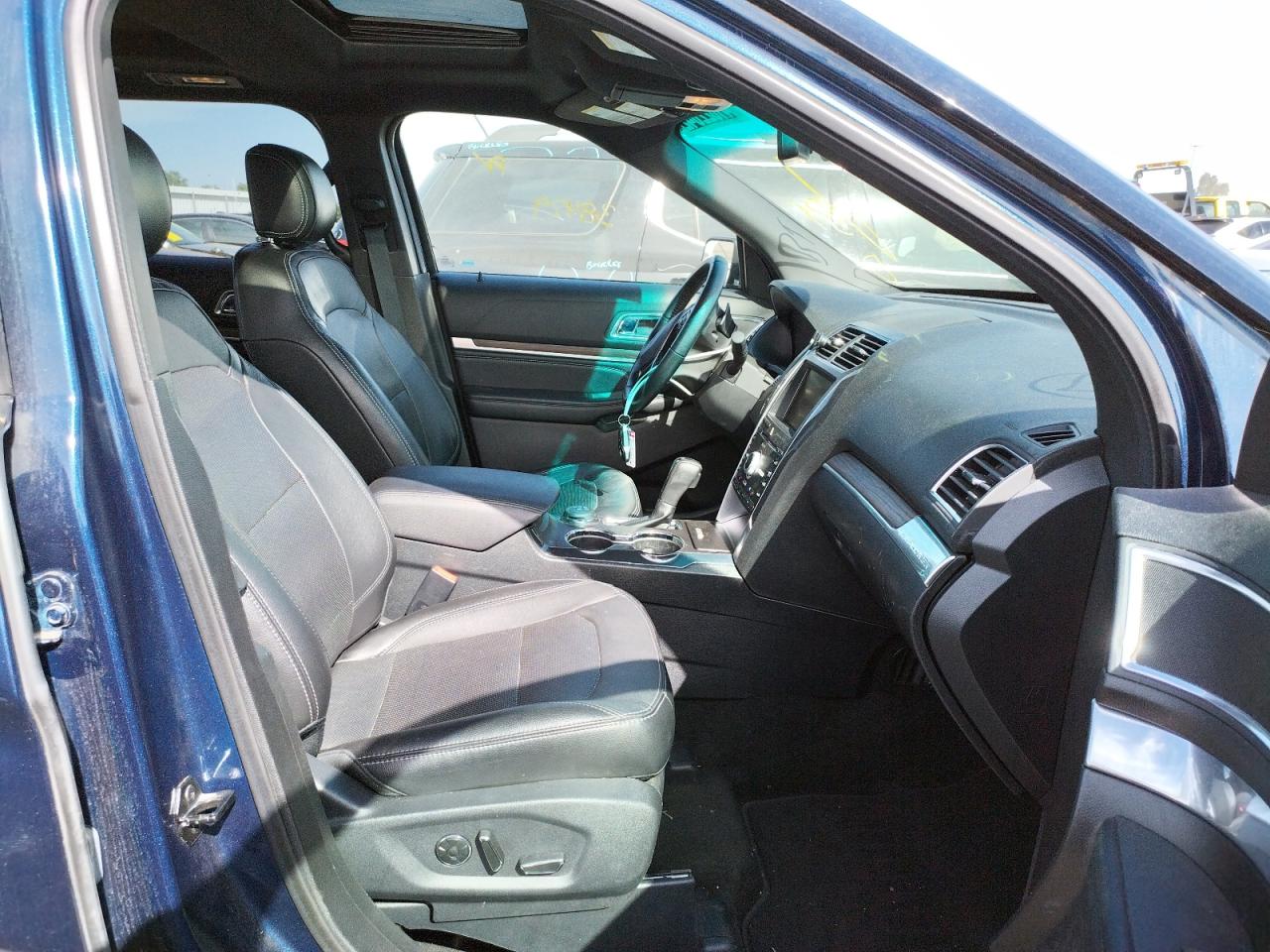Photo 5 from auction – 2016 FORD EXPLORER L with VIN 1FM5K8FH9GGC99481