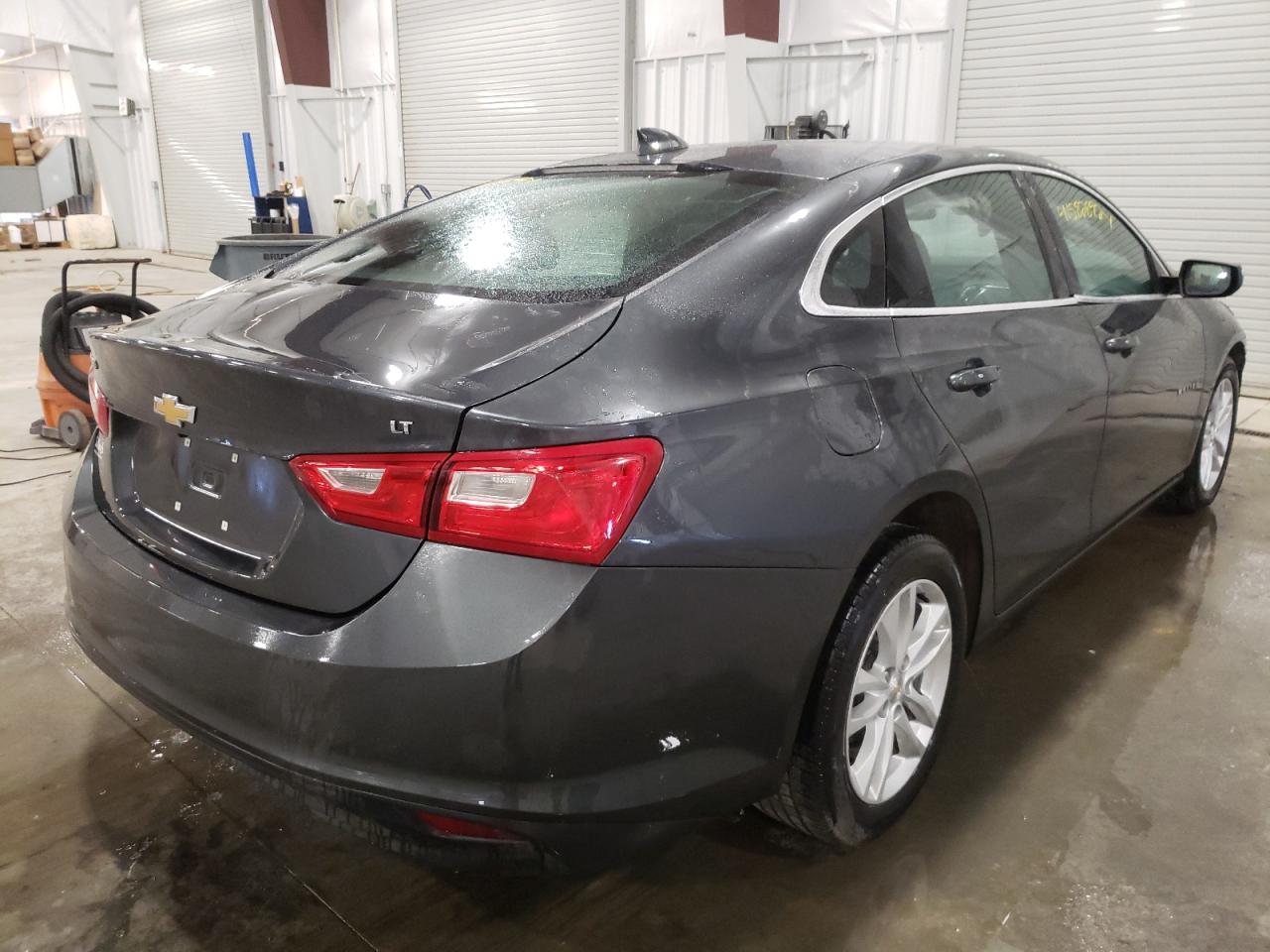 Photo 4 from auction – 2017 CHEVROLET MALIBU LT with VIN 1G1ZE5ST5HF101162